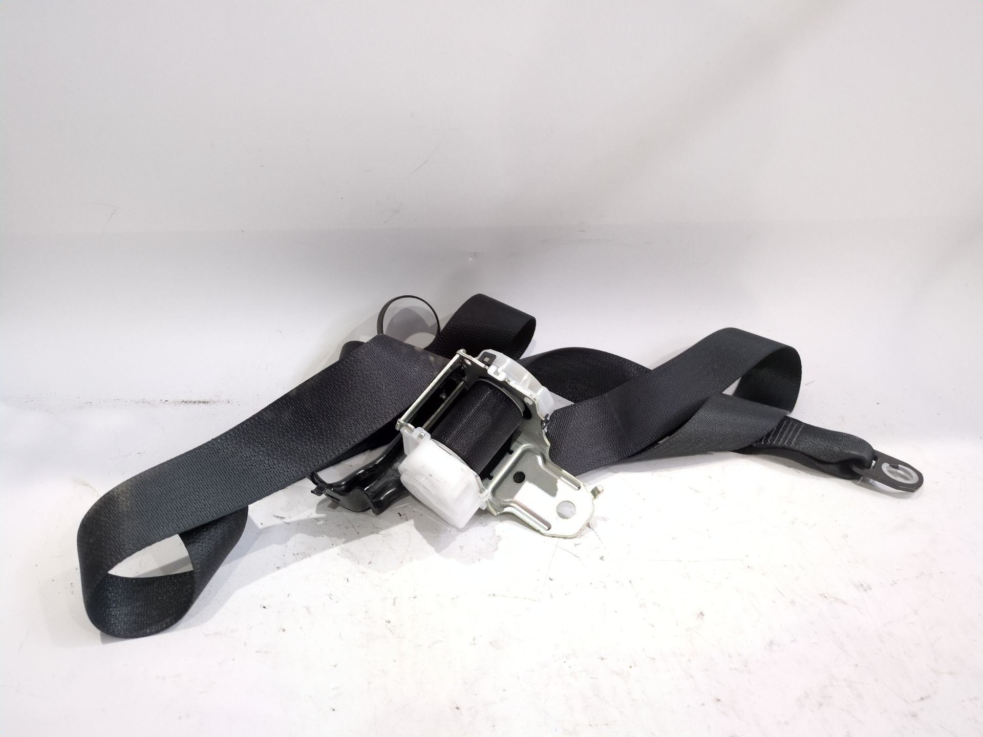 cinturon_seguridad_trasero_derecho_7336078020c0_lexus_nx_z1_300h_awd_ayz15