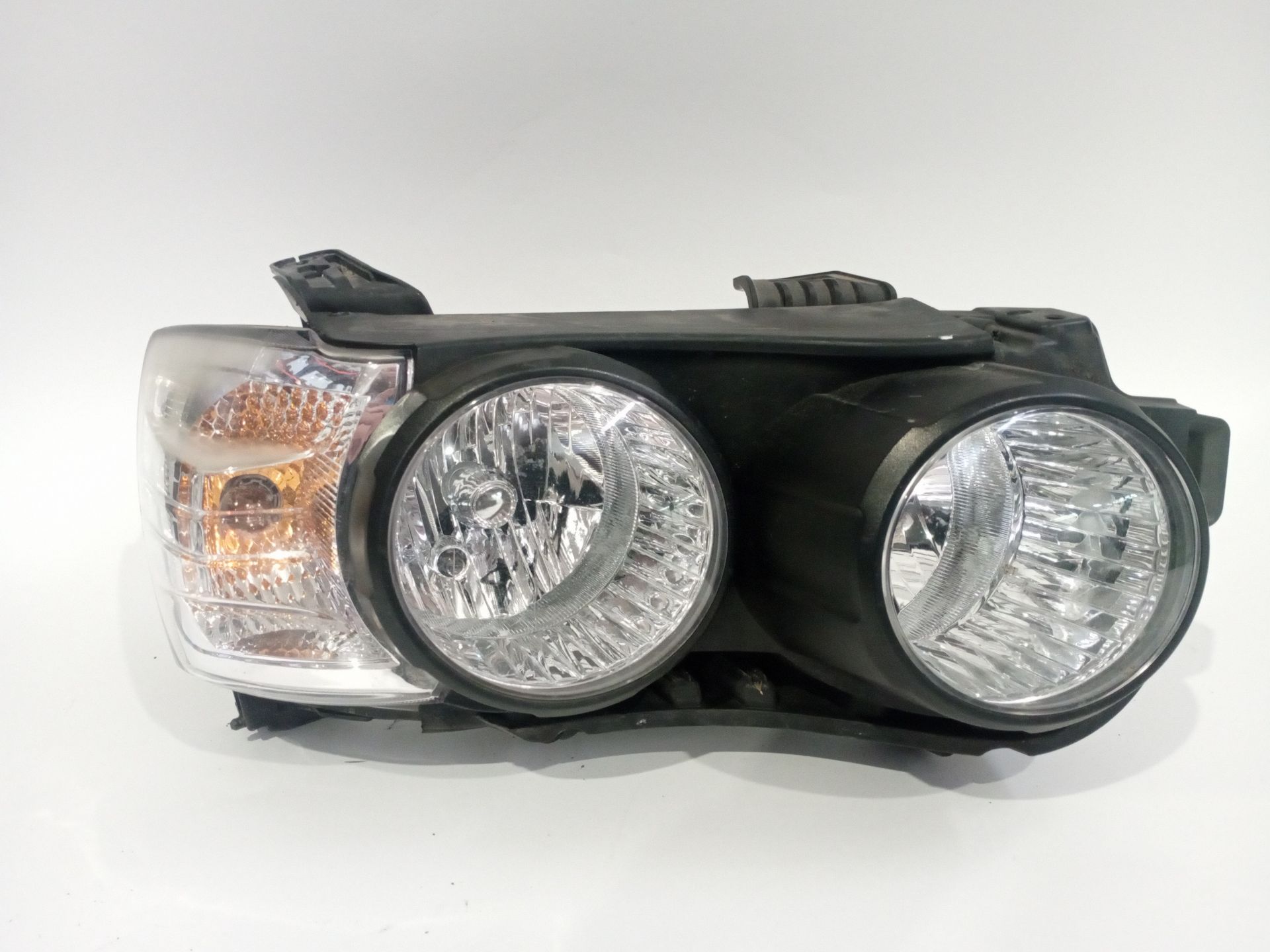 faro_derecho_96831062_chevrolet_aveo_hatchback_t300_1_4