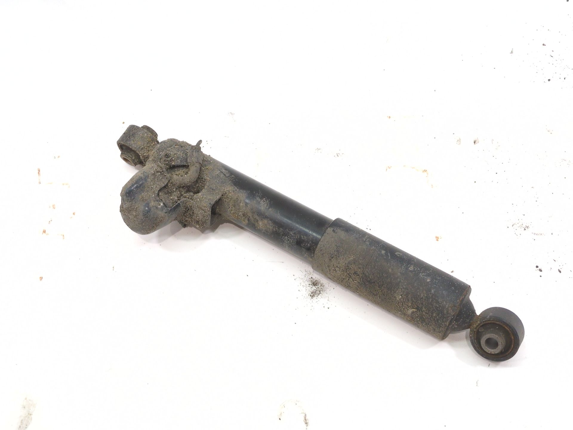 amortiguador_trasero_derecho_4853178020_lexus_nx_z1_300h_awd_ayz15