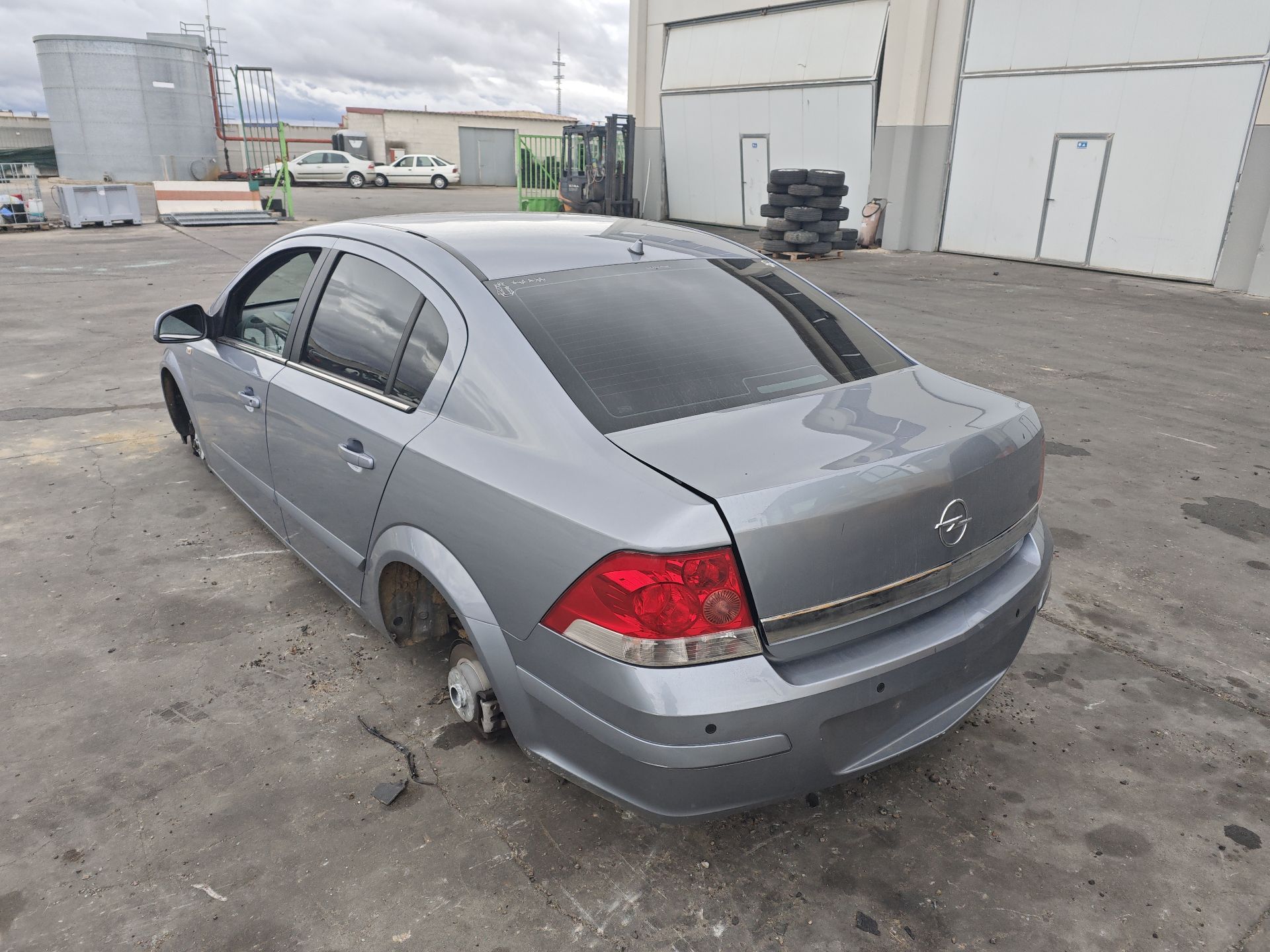 opel_astra_h_sedan_a04