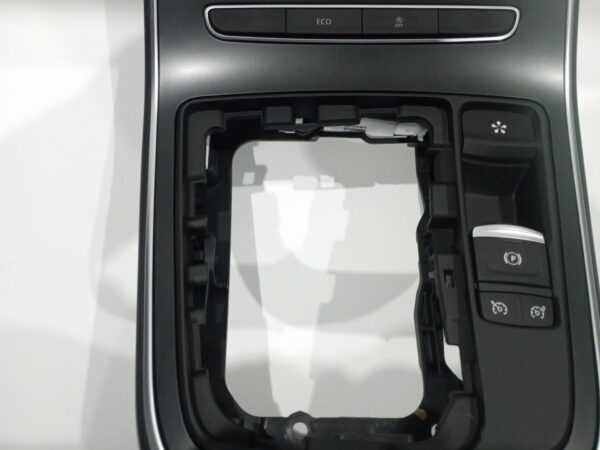 pantalla_multifuncion_280905347r682607429r682604036r1602297x_renault_scenic_iv_j9_1_3_tce_140