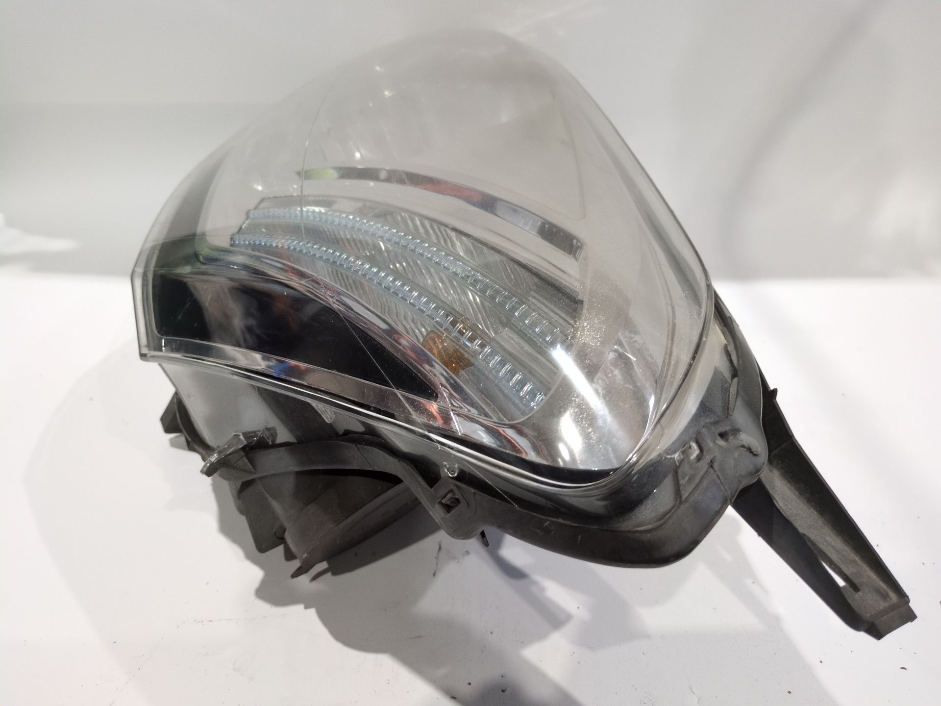 faro_izquierdo_9806306180_98_063_061_80_citr_n_berlingo_multispace_b9_1_6_hdi_75_bluehdi_75