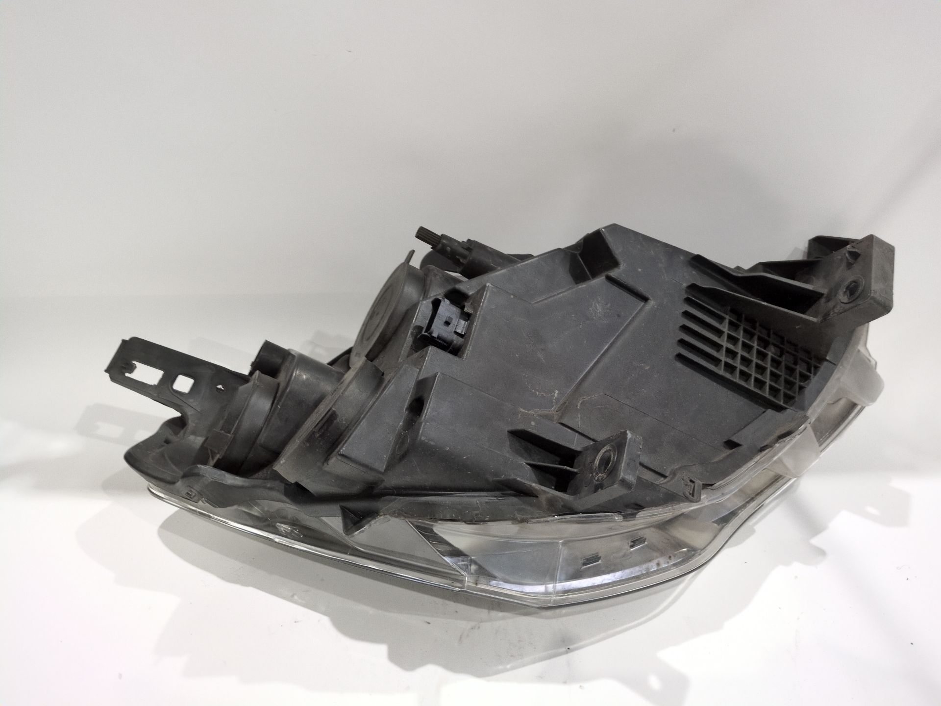 faro_izquierdo_9806306180_98_063_061_80_citr_n_berlingo_multispace_b9_1_6_hdi_75_bluehdi_75