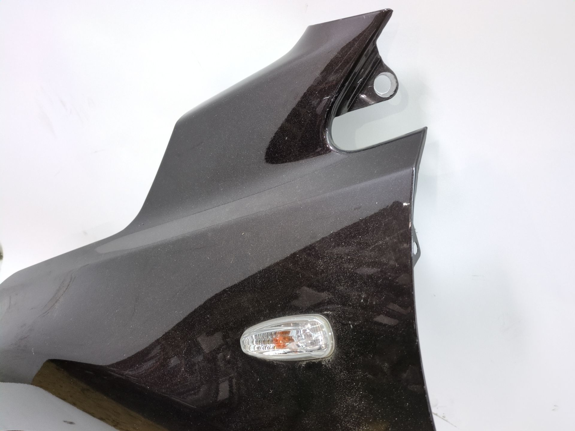 aleta_delantera_izquierda_66311h8451_color_sen_deep_sienna_brown_kia_stonic_yb_1_2_cvvt