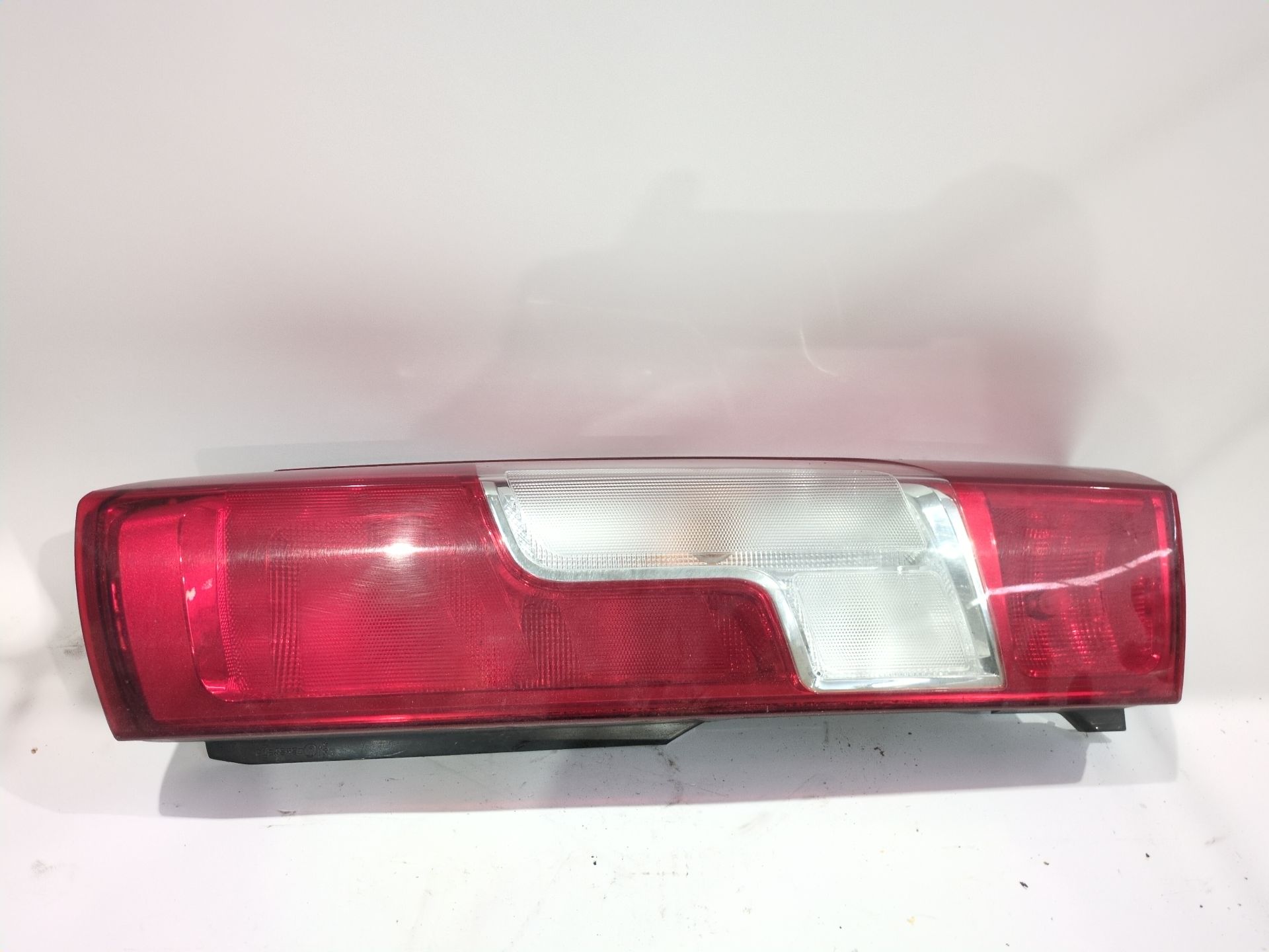 piloto_trasero_derecho_1606664180_depo_085521948r_16_066_641_80_peugeot_boxer_furgoneta_2_2_hdi_110