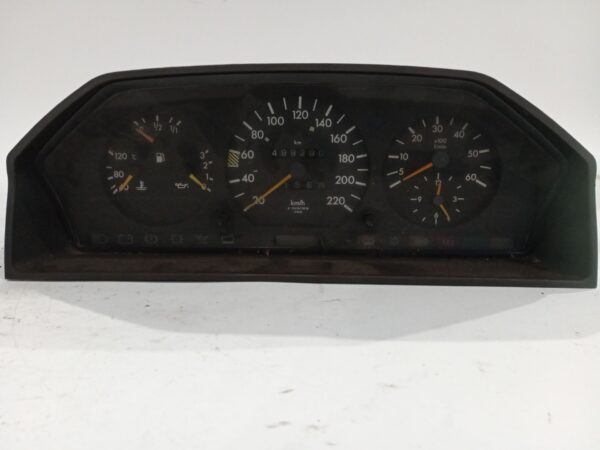 cuadro_instrumentos_1245437421_mercedes_benz_124_sedan_w124_300_d_124_130