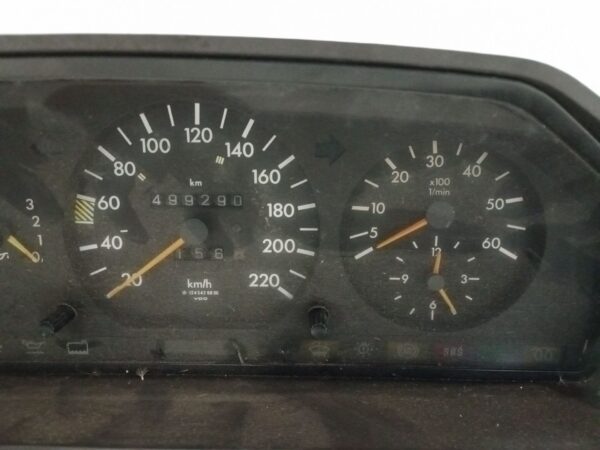 cuadro_instrumentos_1245437421_mercedes_benz_124_sedan_w124_300_d_124_130
