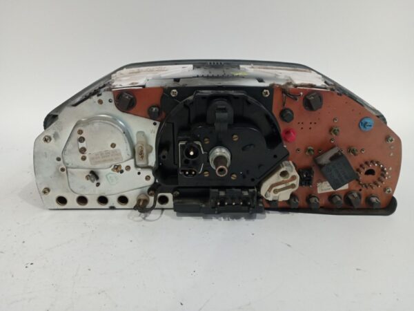 cuadro_instrumentos_1245437421_mercedes_benz_124_sedan_w124_300_d_124_130