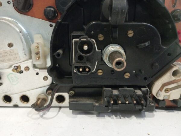 cuadro_instrumentos_1245437421_mercedes_benz_124_sedan_w124_300_d_124_130
