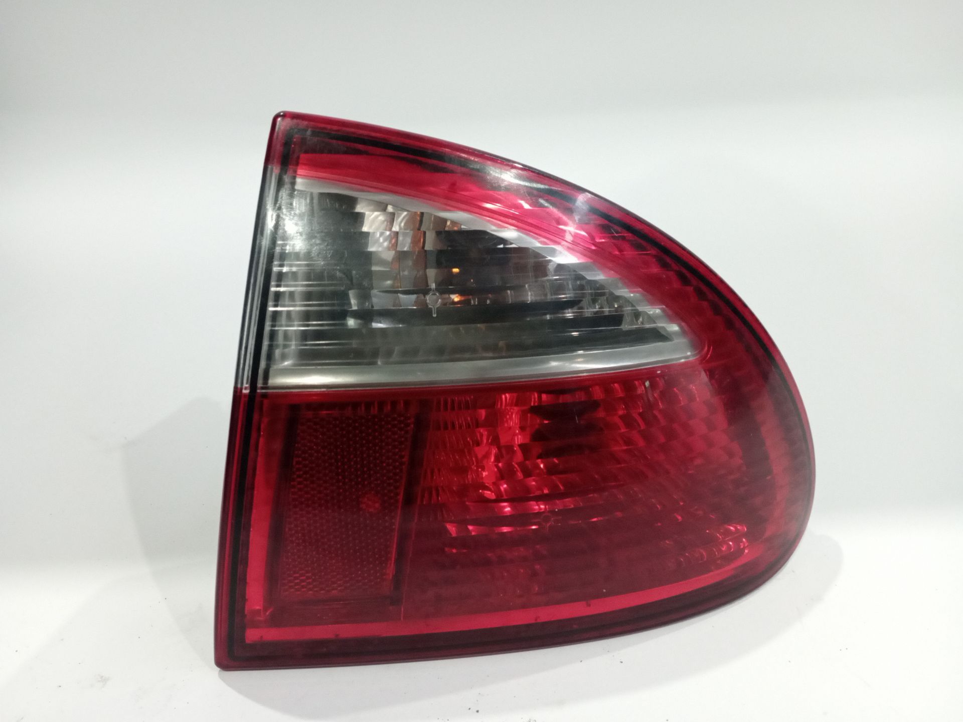 piloto_trasero_derecho_exterior_1m6945112_1m6_945_112_seat_leon_1m1_1_9_tdi