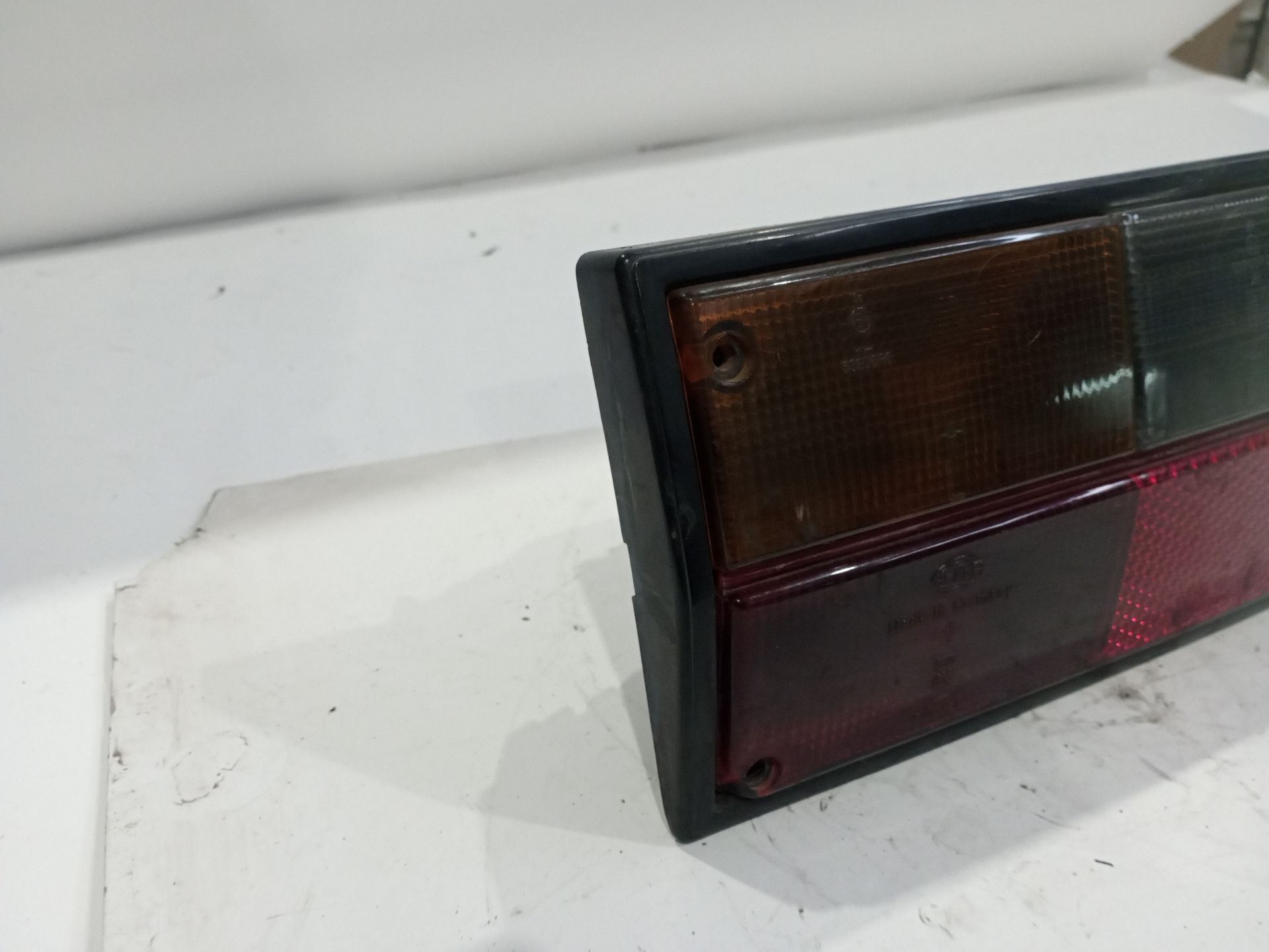 piloto_trasero_izquierdo_exterior_53300r23_volkswagen_caravelle_t2_t3