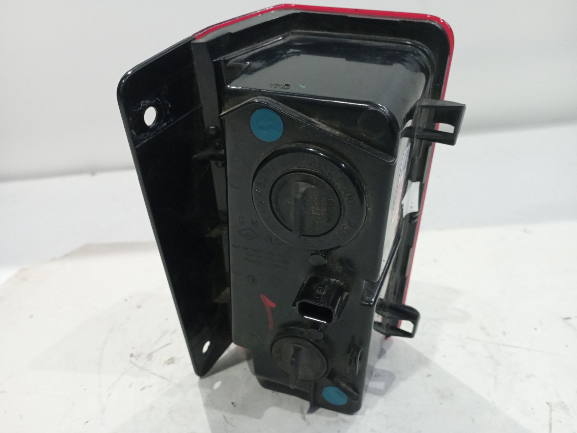 piloto_trasero_izquierdo_paragolpes_265591452r_nissan_primastar_autobus_x83_dci_120