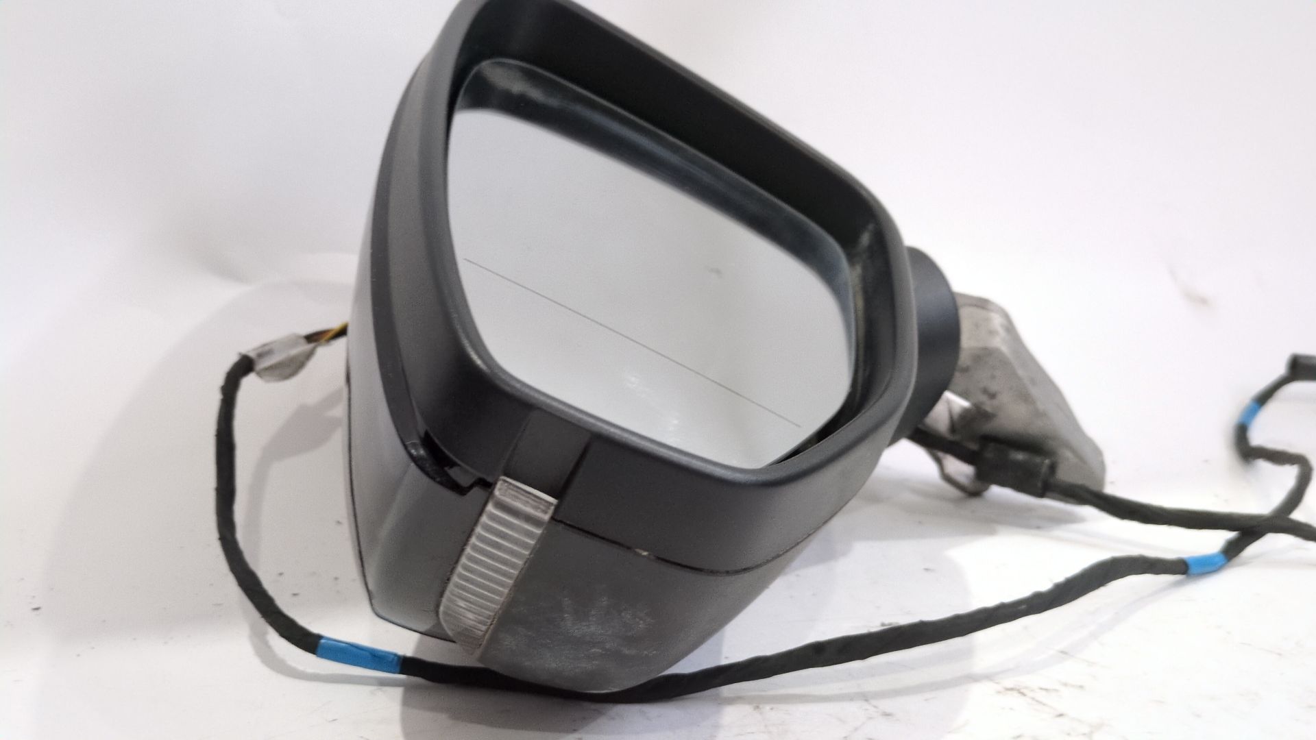 retrovisor_izquierdo_electrico_8y1857409_color_exterior_n_de_pintura_6y_z7s_8y1_857_409_audi_a3_limousine_8ys_8ym_35_tfsi