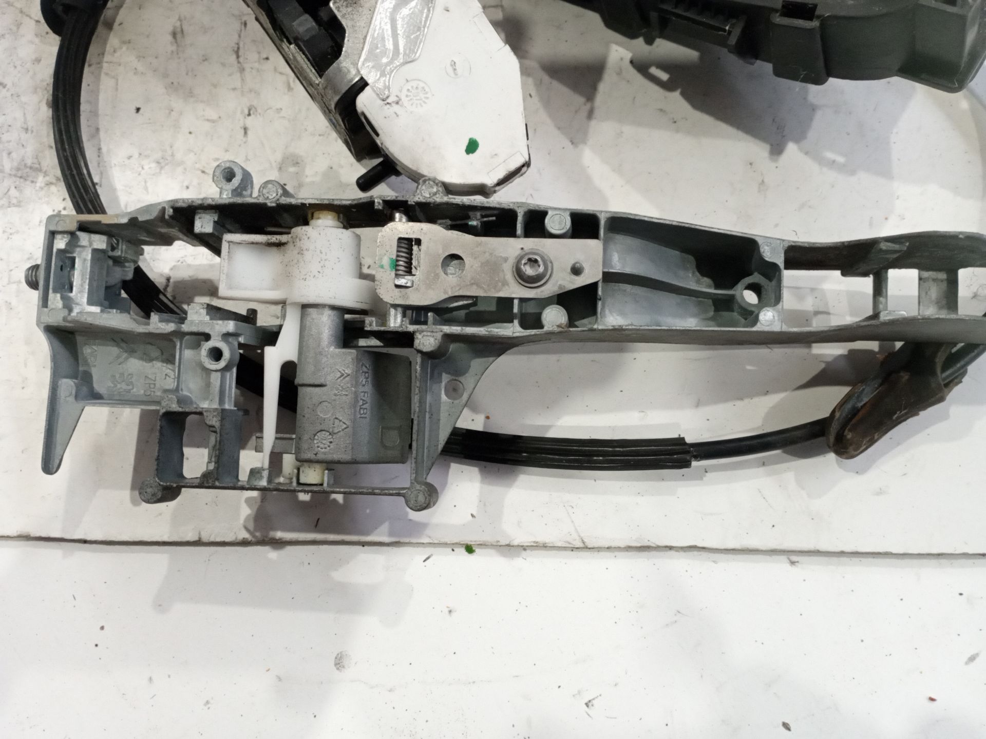 cerradura_puerta_delantera_derecha_24094158_24095158_24093158_peugeot_c4_peugeot_207