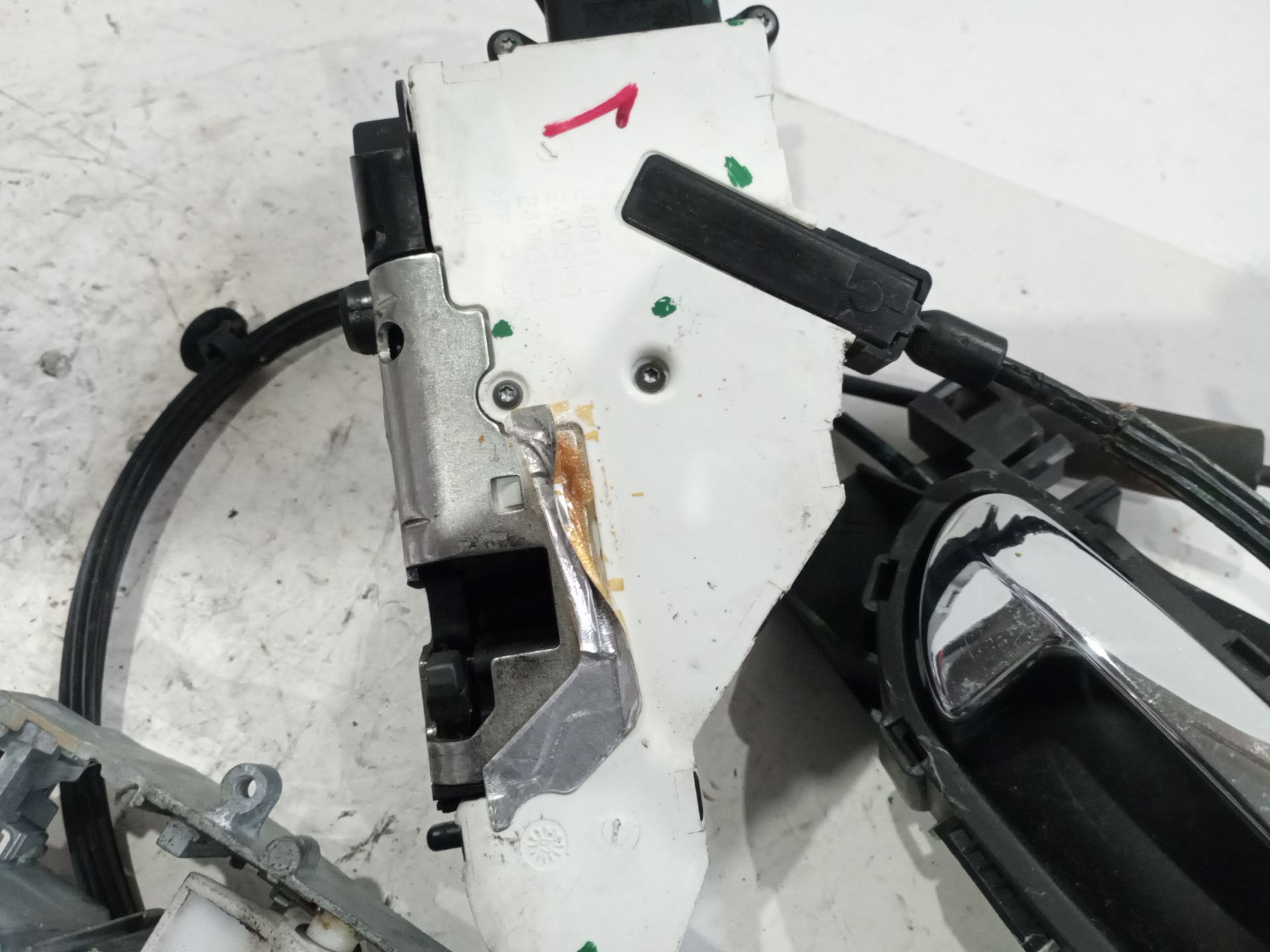 cerradura_puerta_delantera_derecha_24094158_24095158_24093158_peugeot_c4_peugeot_207