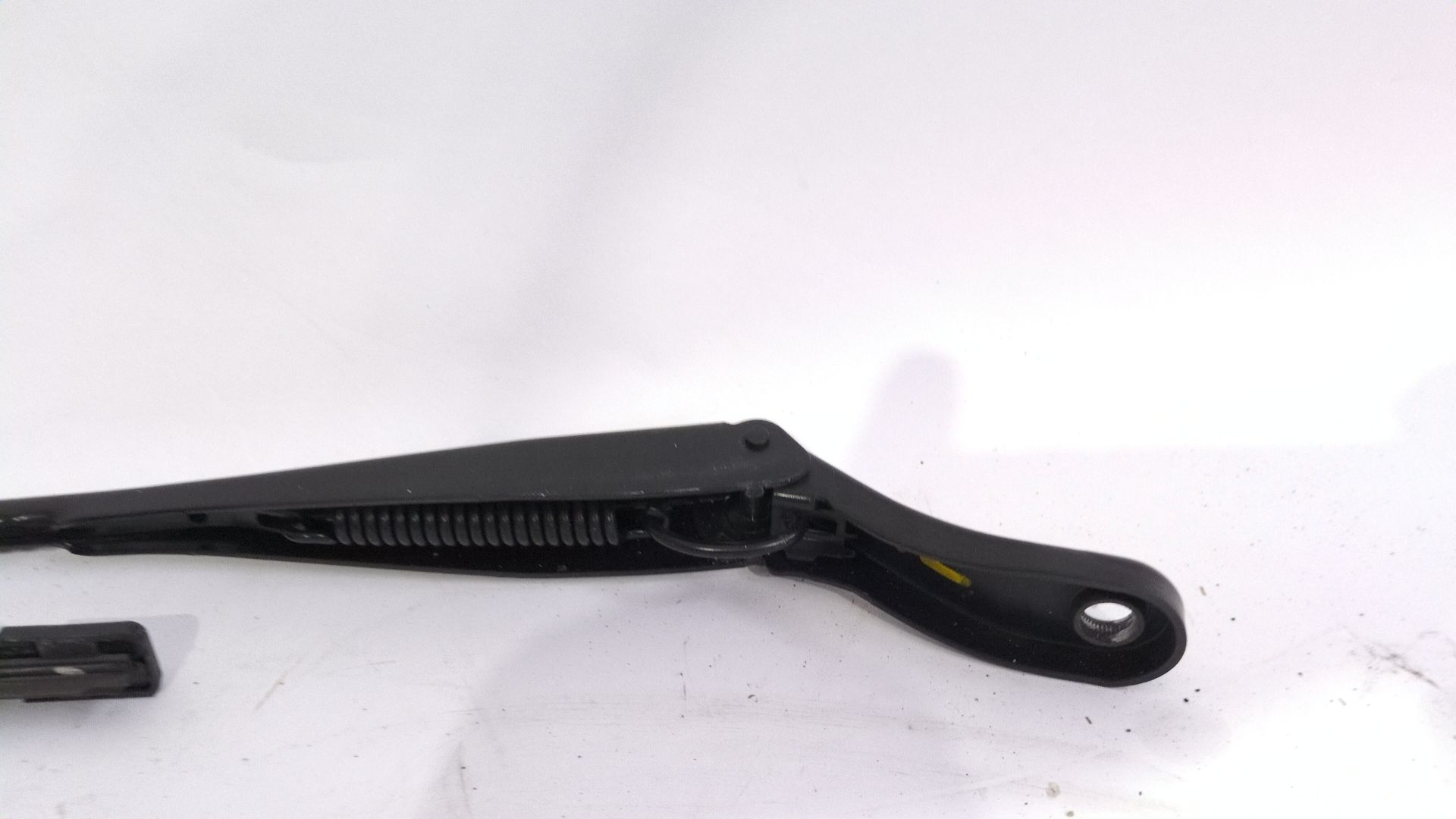 brazo_limpia_delantero_izquierdo_1608393180_16_083_931_80_peugeot_208_i_ca_cc_1_2_vti_82