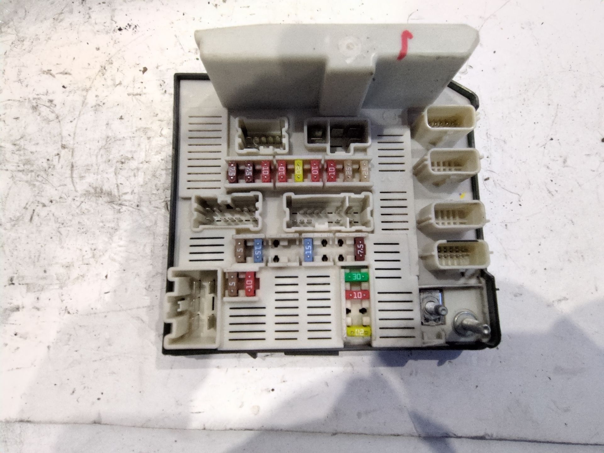 caja_reles_fusibles_8200481866_n2_usmc_ptf_renault_scenic_ii_jm0_1_1_9_dci_jm14