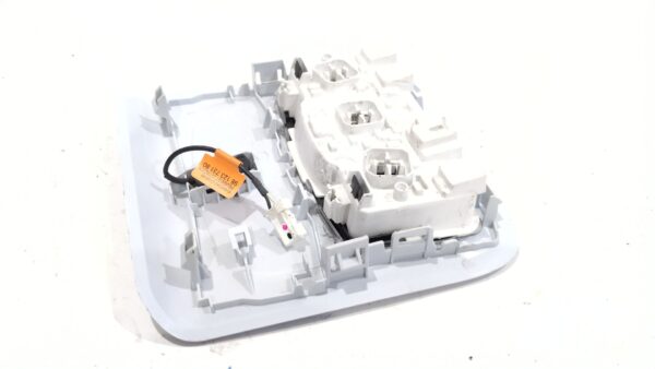 luz_interior_9812373180_peugeot_208_i_ca_cc_1_2_vti_82