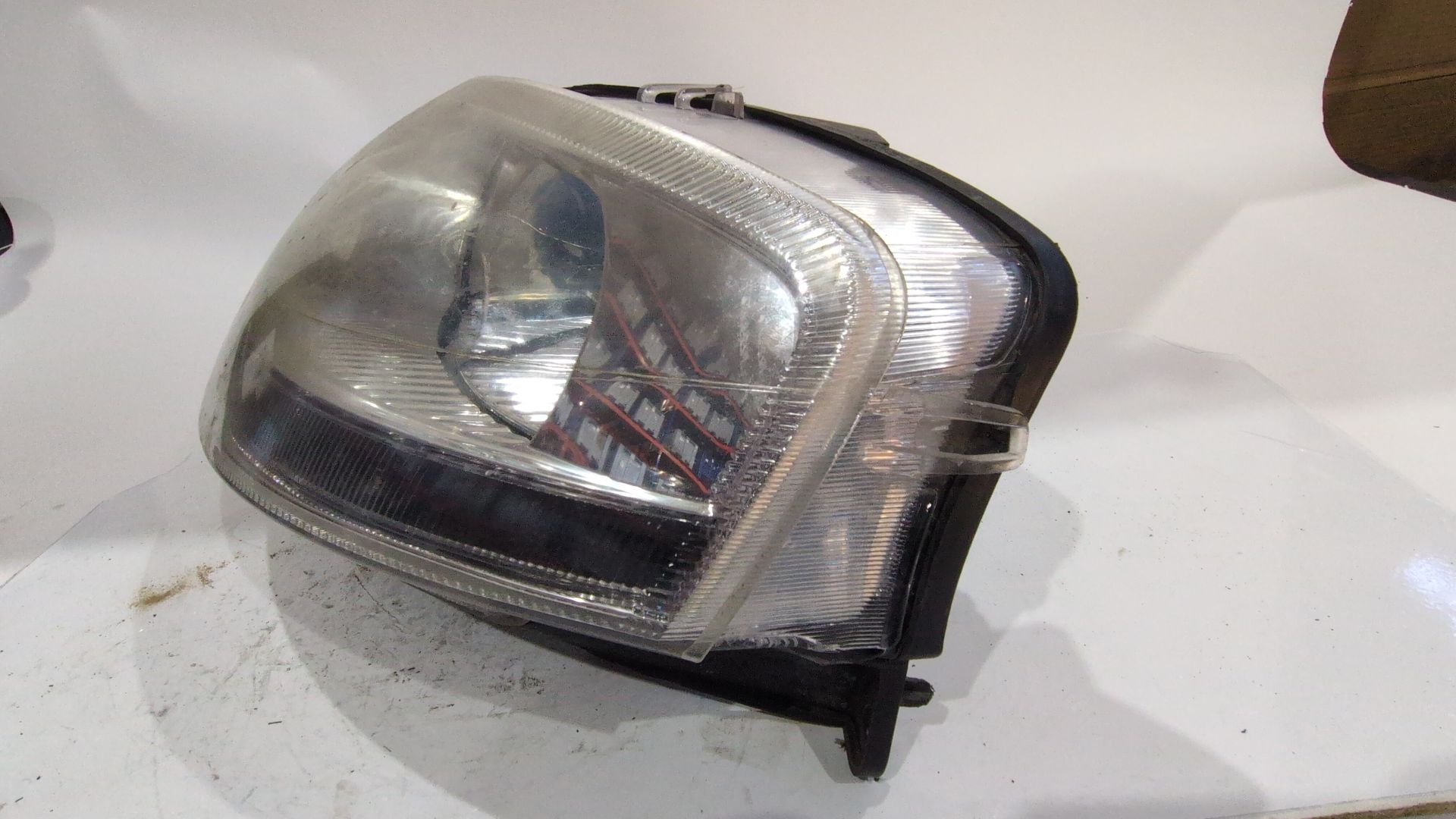 faro_izquierdo_085521117l_citr_n_c3_i_fc_fn_1_4_hdi