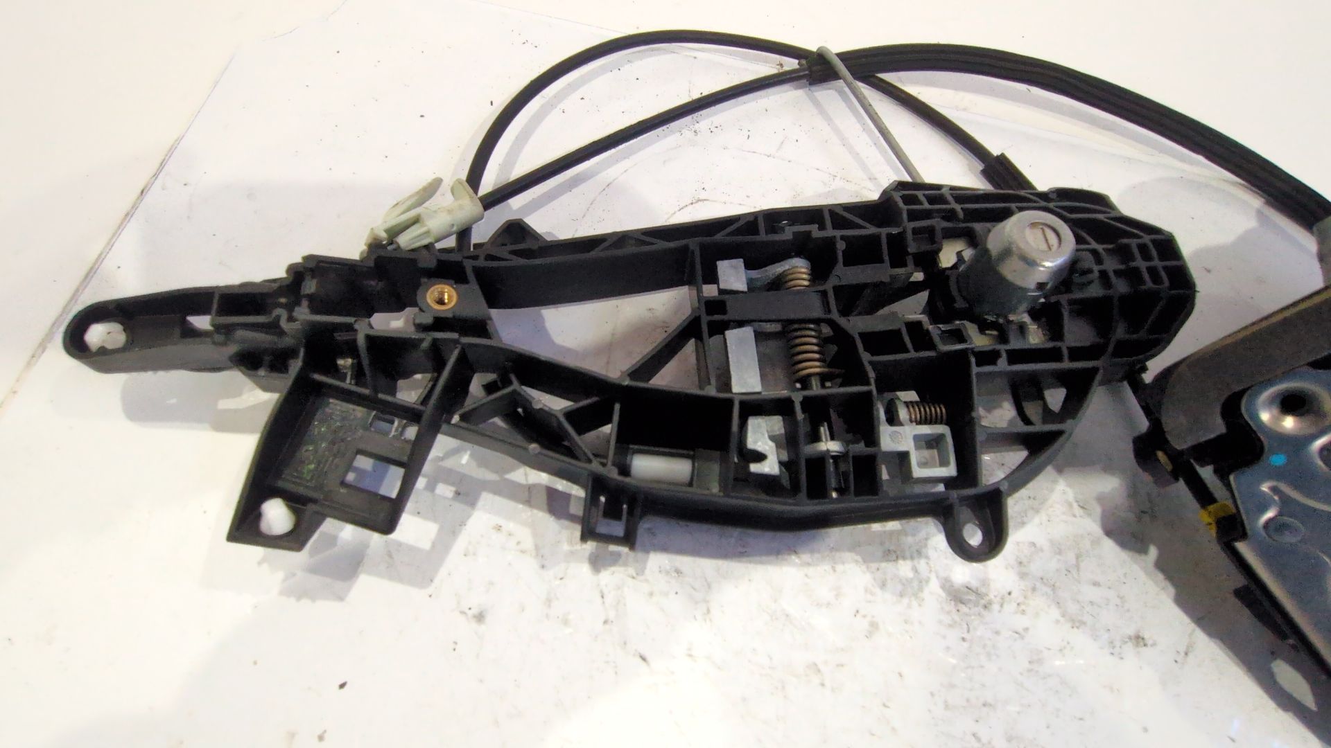 cerradura_puerta_delantera_izquierda_915c3039071a_opel_astra_k_sports_tourer_b16_1_6_cdti_35