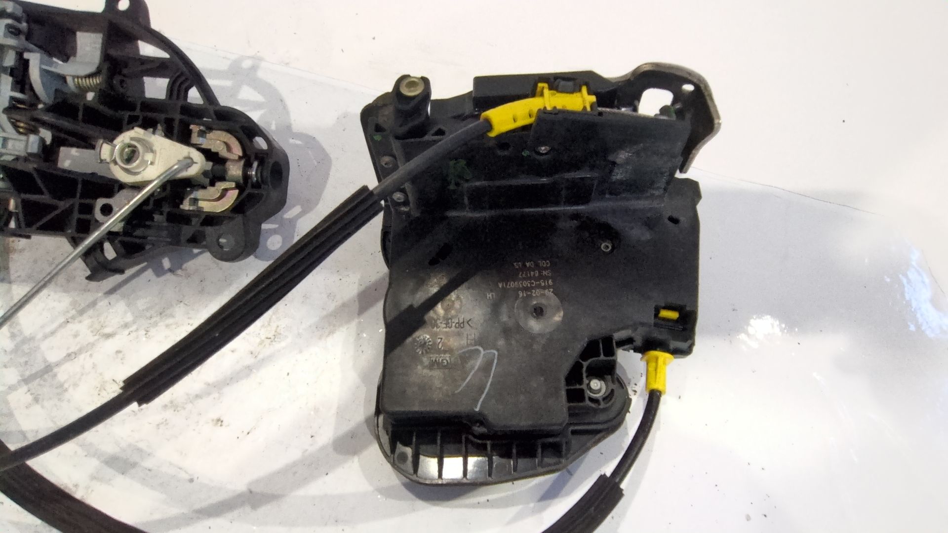 cerradura_puerta_delantera_izquierda_915c3039071a_opel_astra_k_sports_tourer_b16_1_6_cdti_35