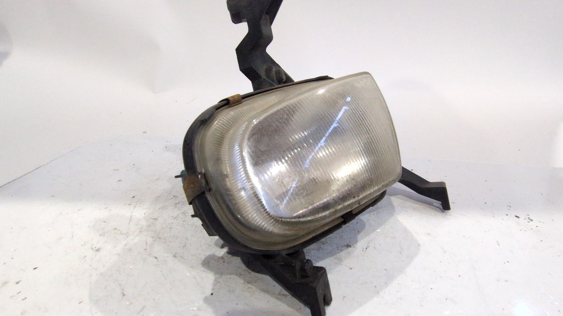 faro_antiniebla_izquierdo_9625306480_peugeot_306_hatchback_7a_7c_n3_n5_1_6