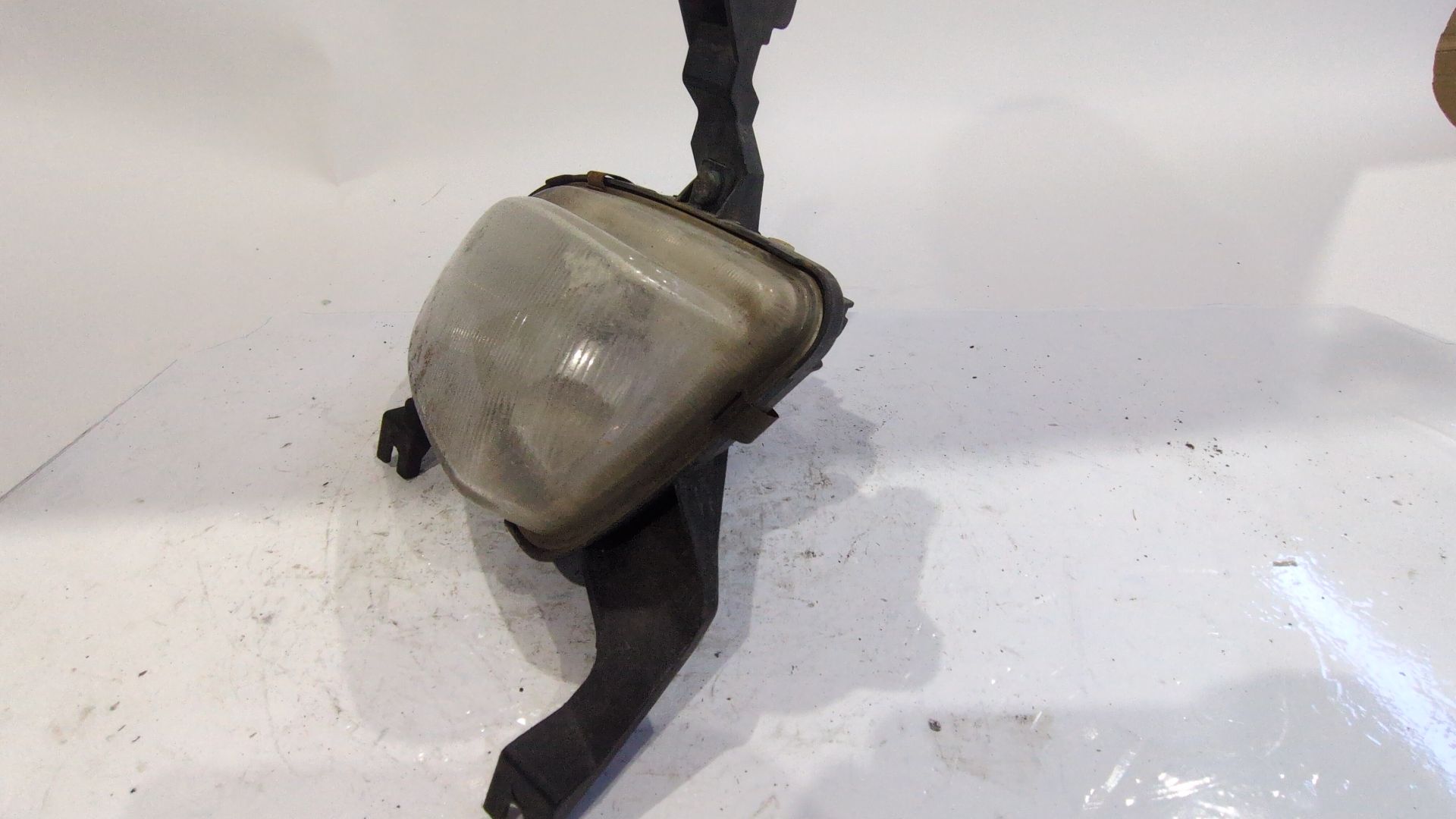 faro_antiniebla_izquierdo_9625306480_peugeot_306_hatchback_7a_7c_n3_n5_1_6