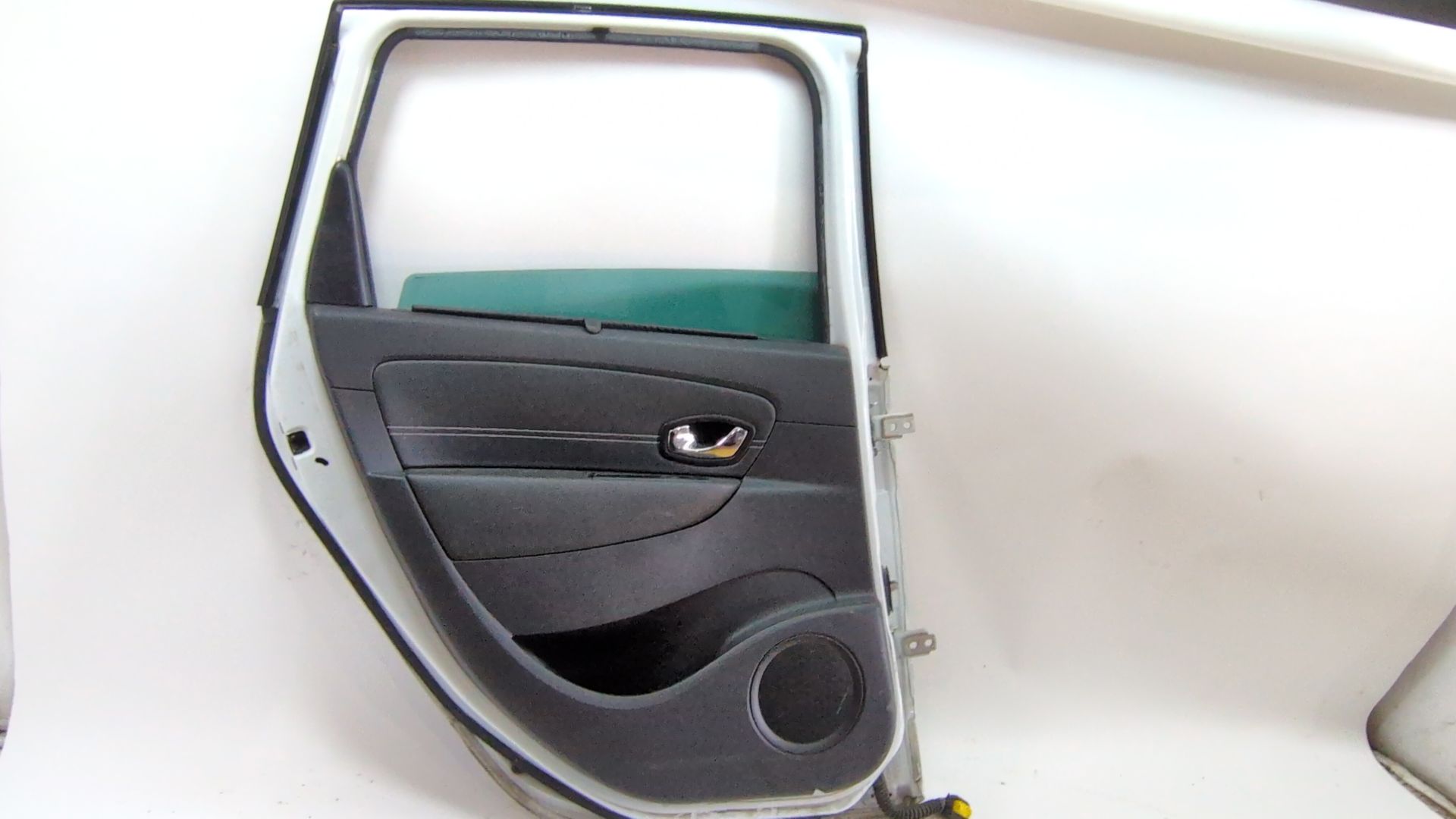 puerta_trasera_izquierda_821012747r_color_carroceria_ov369_ice_white_bc_renault_scenic_iii_jz0_1_1_5_dci