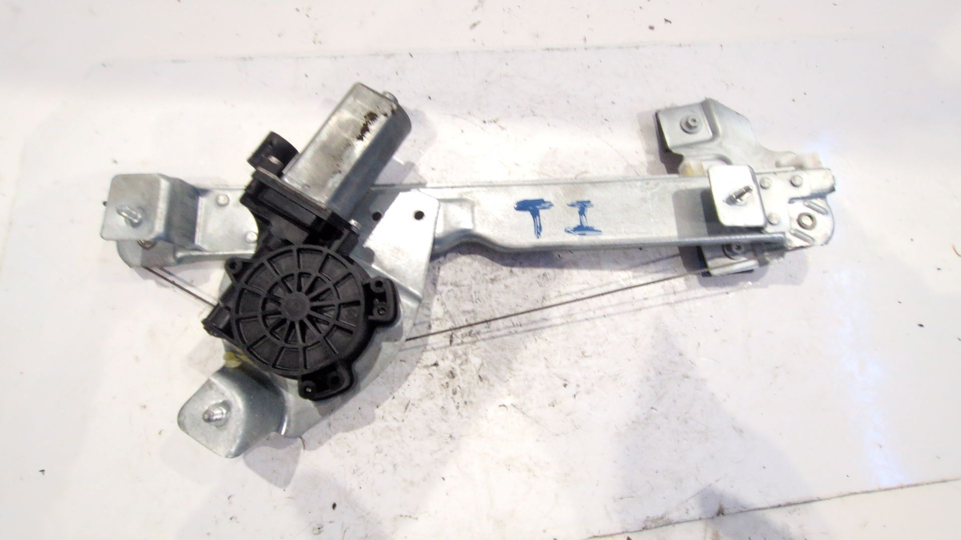 elevalunas_trasero_izquierdo_8200733833_dacia_duster_al_de