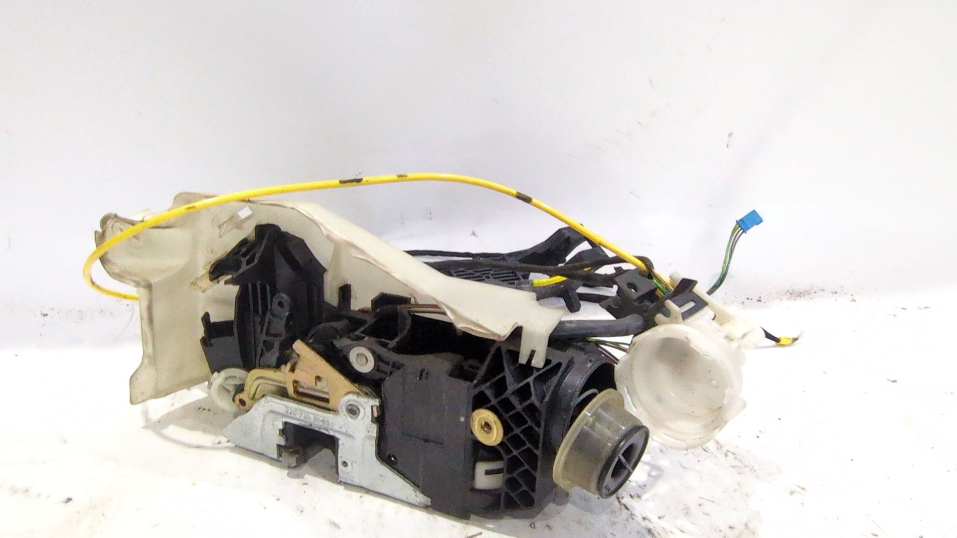 cerradura_puerta_delantera_izquierda_a2207206935_a_220_720_69_35_mercedes_benz_clase_s_w220_v220_s_320_cdi_220_025_220_125