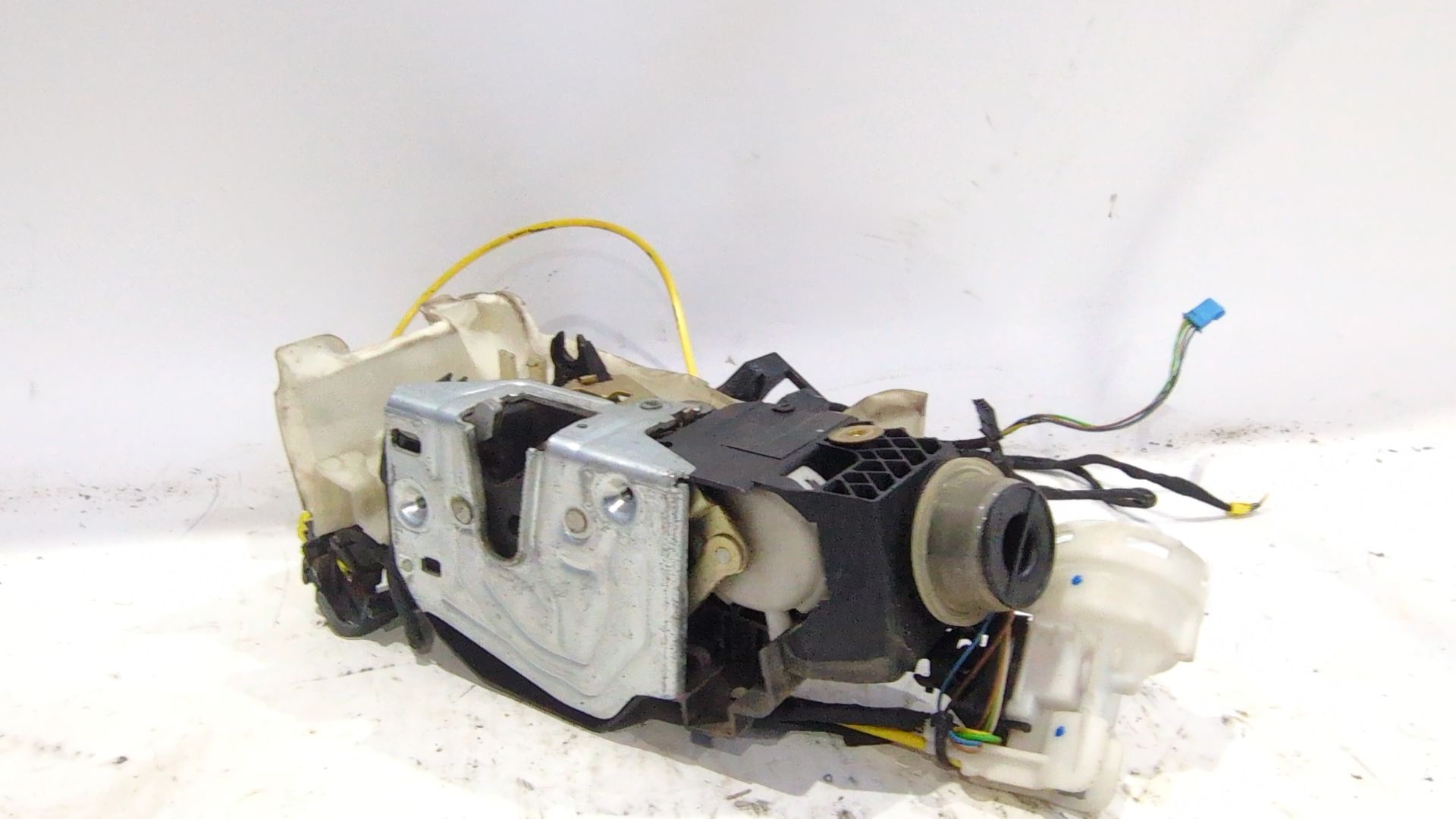 cerradura_puerta_delantera_izquierda_a2207206935_a_220_720_69_35_mercedes_benz_clase_s_w220_v220_s_320_cdi_220_025_220_125