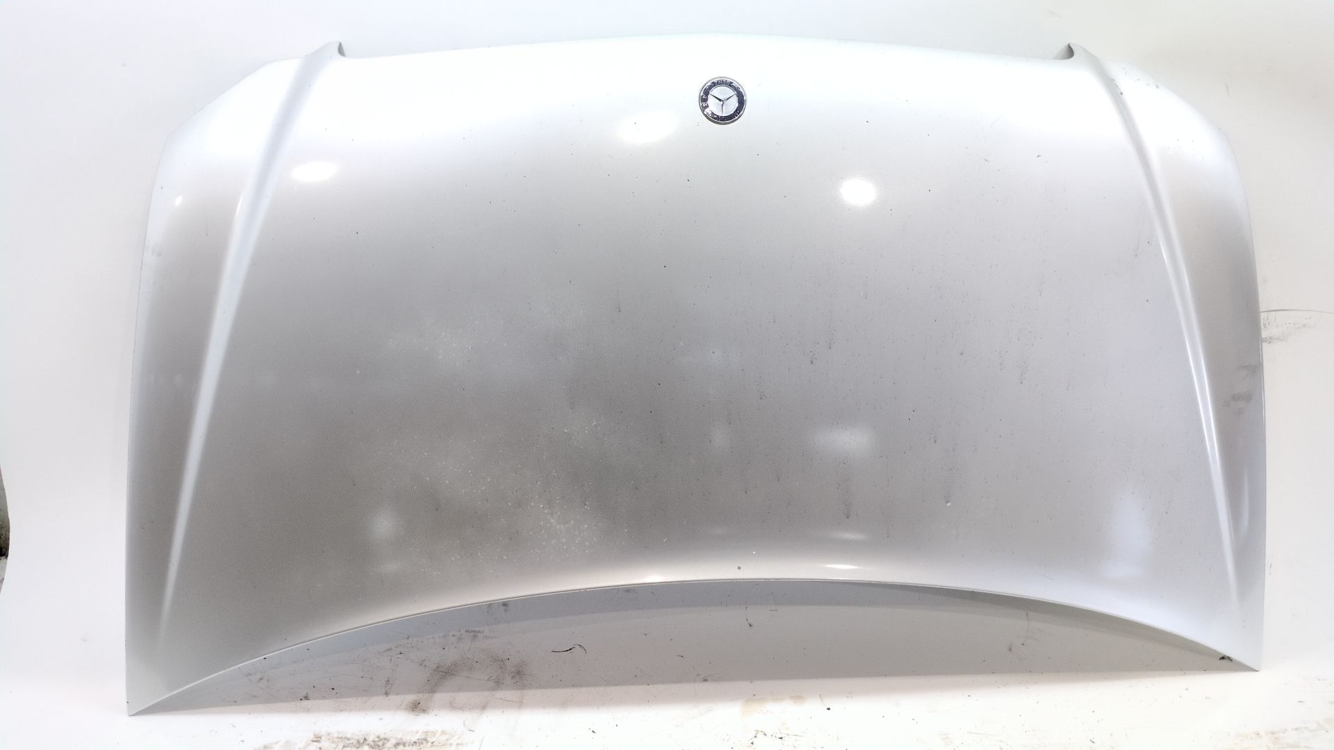 capot_a6397500202_n_de_pintura_9744_color_de_pintura_plata_brillante_metalizado_mb_9744_a_639_750_02_02_mercedes_benz_viano_w639