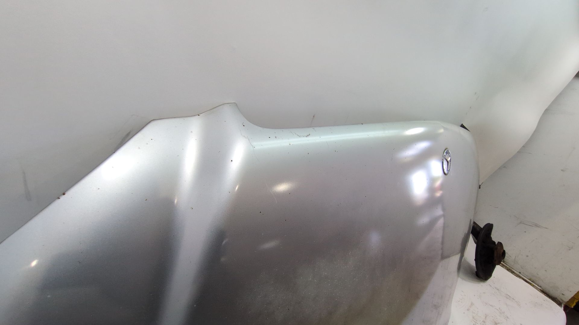 capot_a6397500202_n_de_pintura_9744_color_de_pintura_plata_brillante_metalizado_mb_9744_a_639_750_02_02_mercedes_benz_viano_w639