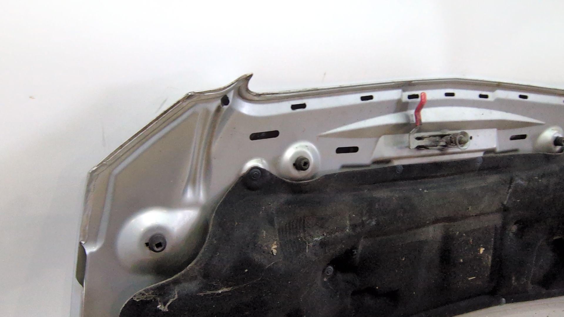 capot_a6397500202_n_de_pintura_9744_color_de_pintura_plata_brillante_metalizado_mb_9744_a_639_750_02_02_mercedes_benz_viano_w639