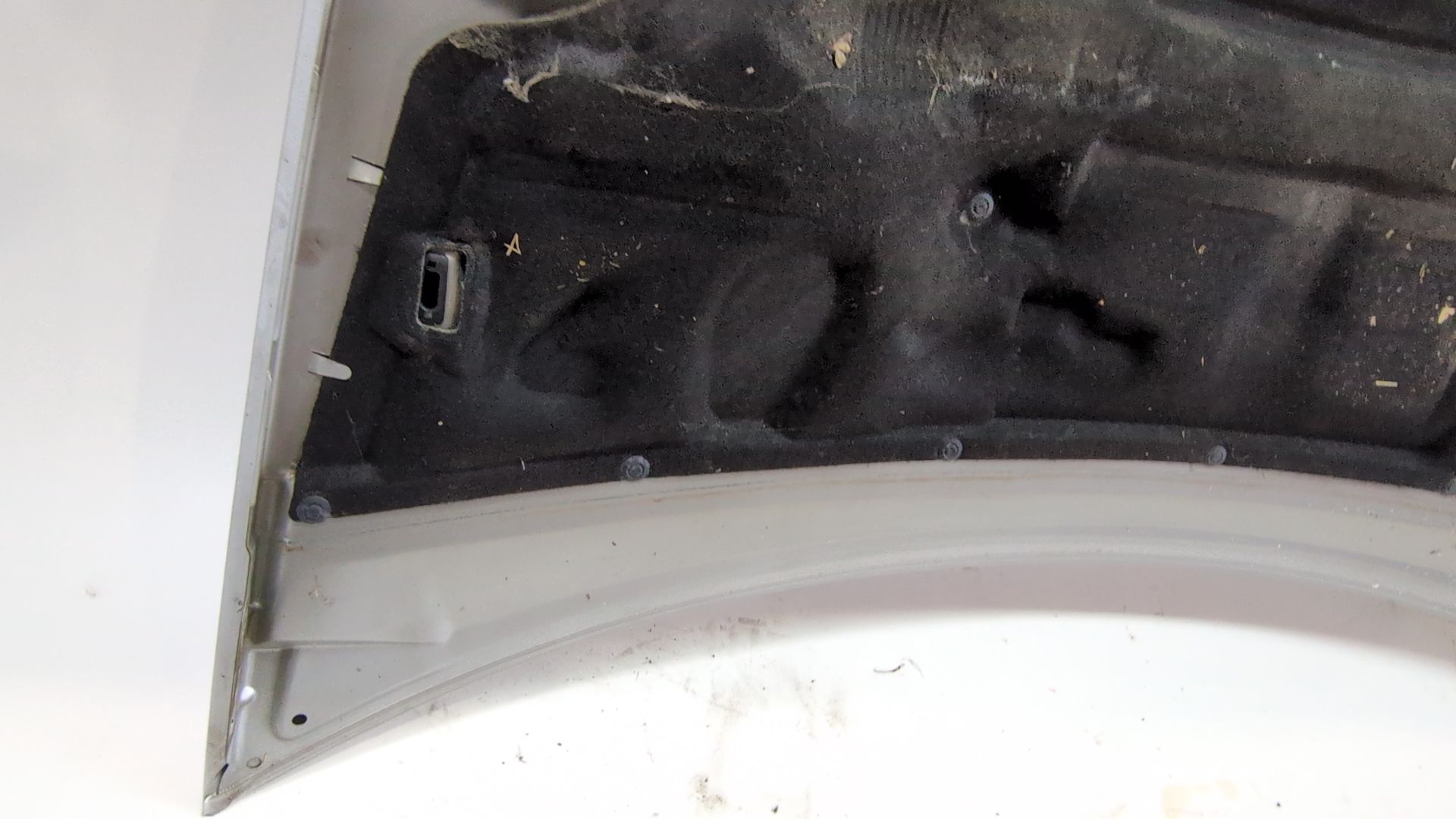 capot_a6397500202_n_de_pintura_9744_color_de_pintura_plata_brillante_metalizado_mb_9744_a_639_750_02_02_mercedes_benz_viano_w639