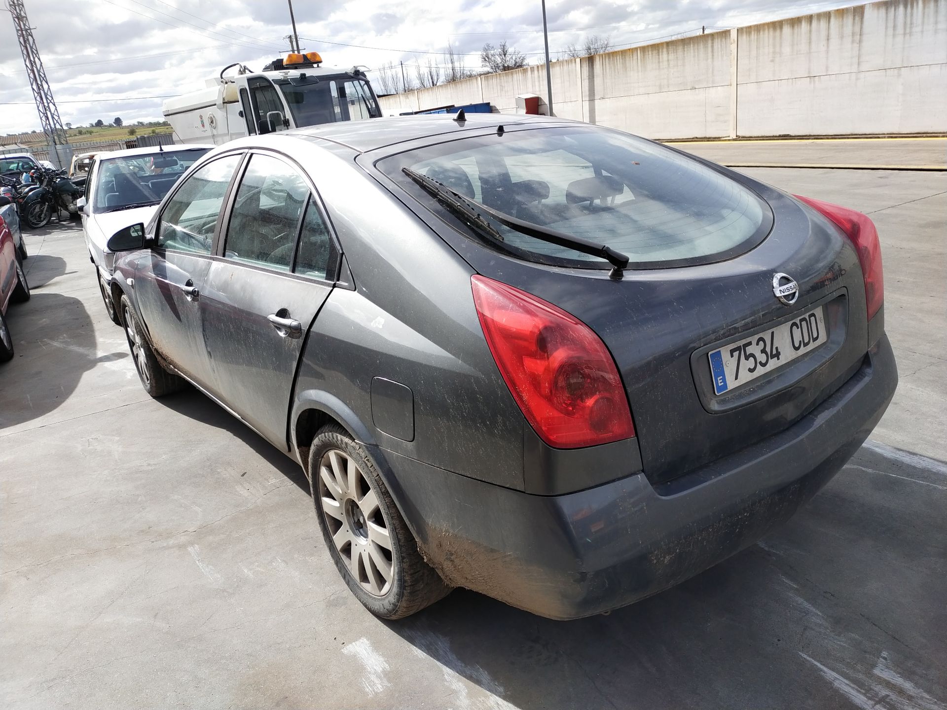 nissan_primera_hatchback_p12