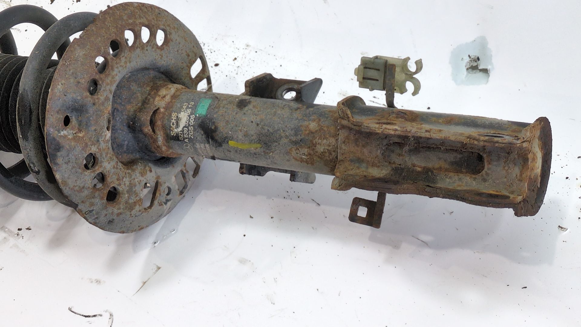 amortiguador_delantero_izquierdo_6393206013_mercedes_benz_viano_w639_cdi_2_2_639_811_639_813_639_815_639_711_639_713