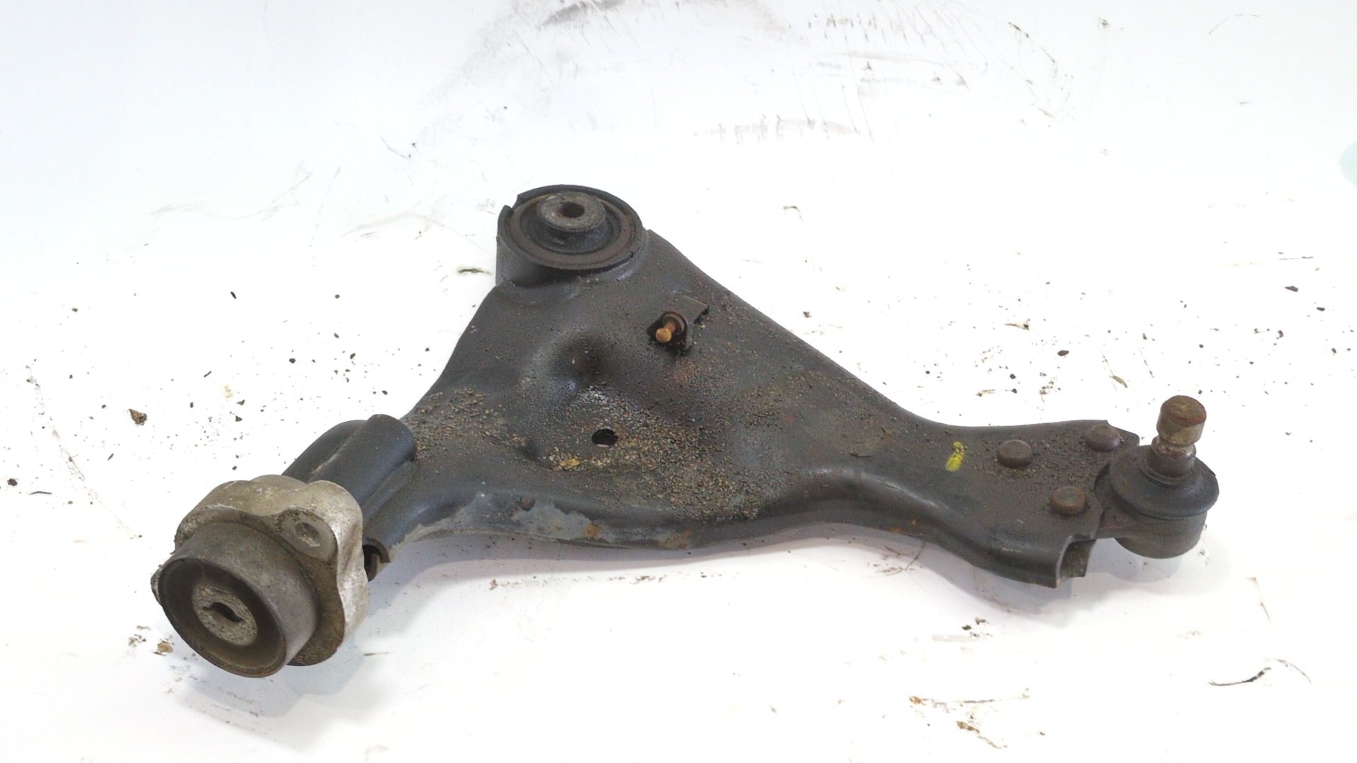 brazo_suspension_inferior_delantero_izquierdo_6393301401_mercedes_benz_viano_w639_cdi_2_2_639_811_639_813_639_815_639_711_639_71