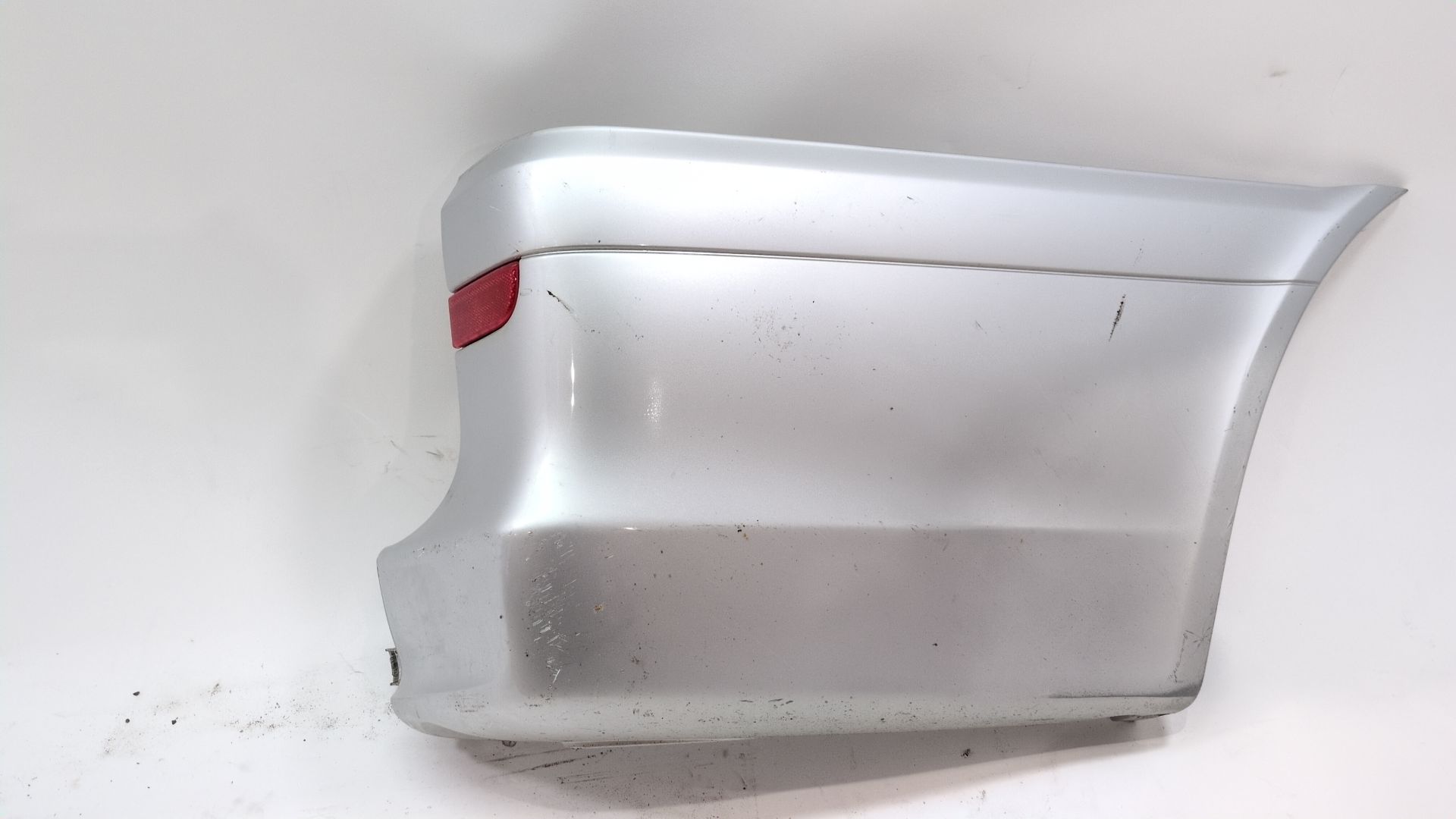 puntera_paragolpes_trasero_derecho_a6398806271_n_de_pintura_9744_color_de_pintura_plata_brillante_metalizado_mb_9744_a_639_880_6