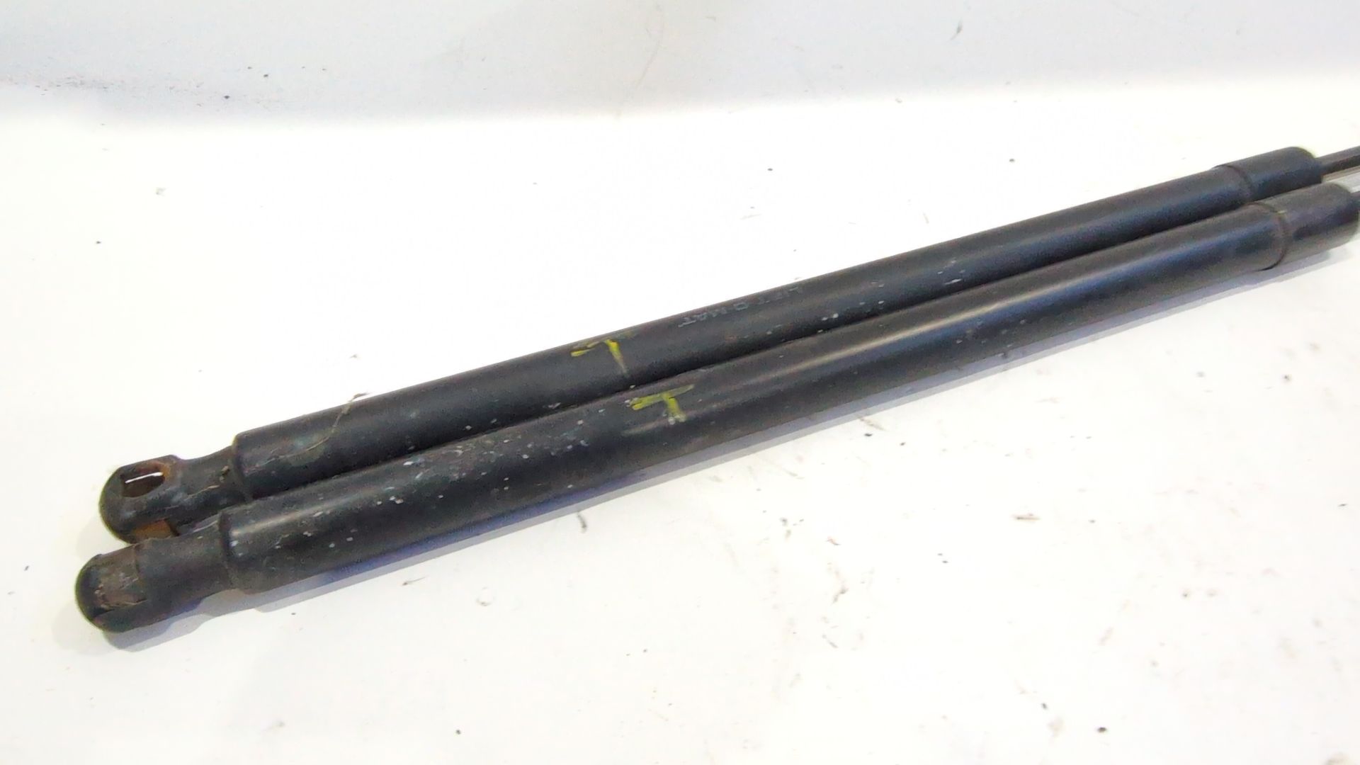 amortiguadores_maletero_porton_a6399800164_mercedes_benz_viano_w639_cdi_2_2_639_811_639_813_639_815_639_711_639_713