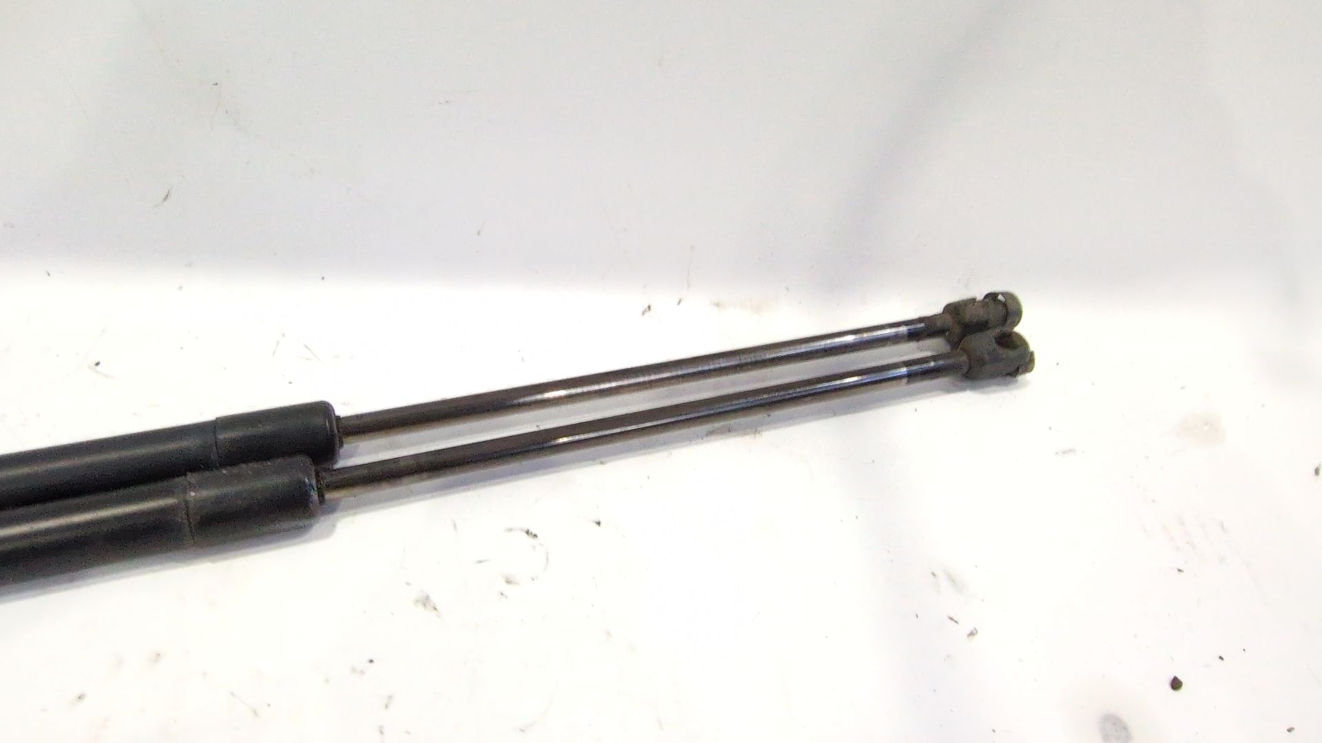 amortiguadores_maletero_porton_a6399800164_mercedes_benz_viano_w639_cdi_2_2_639_811_639_813_639_815_639_711_639_713