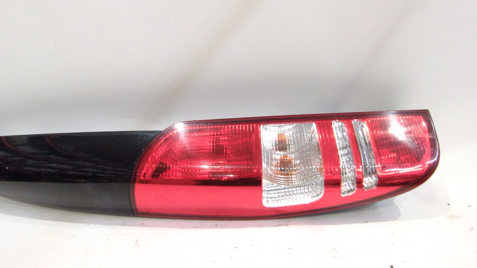 piloto_trasero_izquierdo_63982014649051_mercedes_benz_viano_w639_cdi_2_2_639_811_639_813_639_815_639_711_639_713