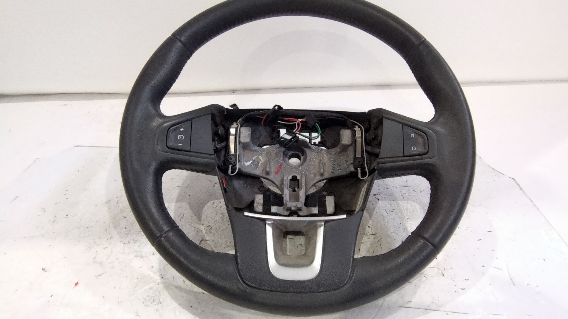 volante_484300001r_renault_laguna_iii