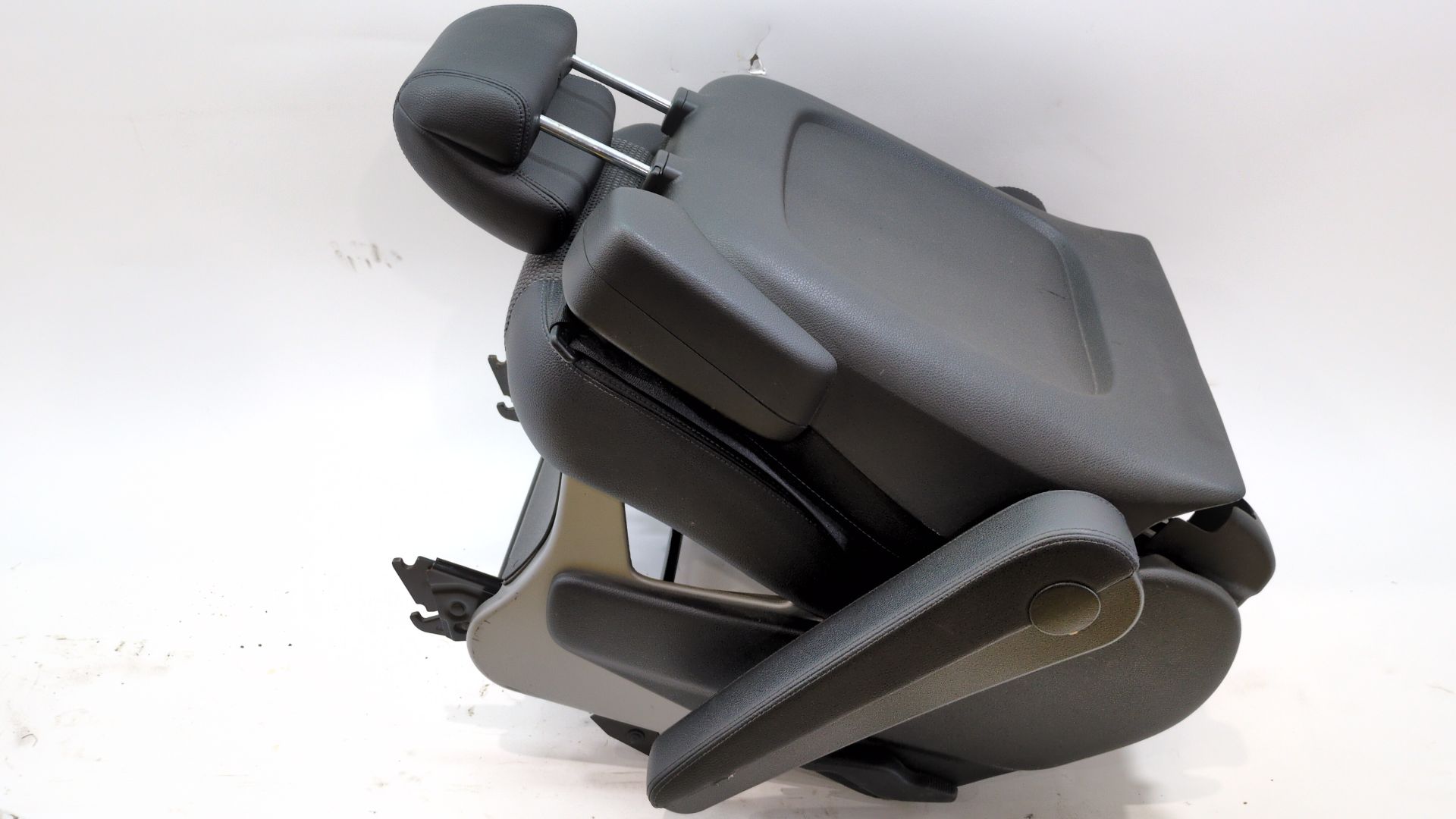 asiento_trasero_medio_a6399401801_a_639_940_18_01_mercedes_benz_viano_w639_cdi_2_2_639_811_639_813_639_815_639_711_639_713