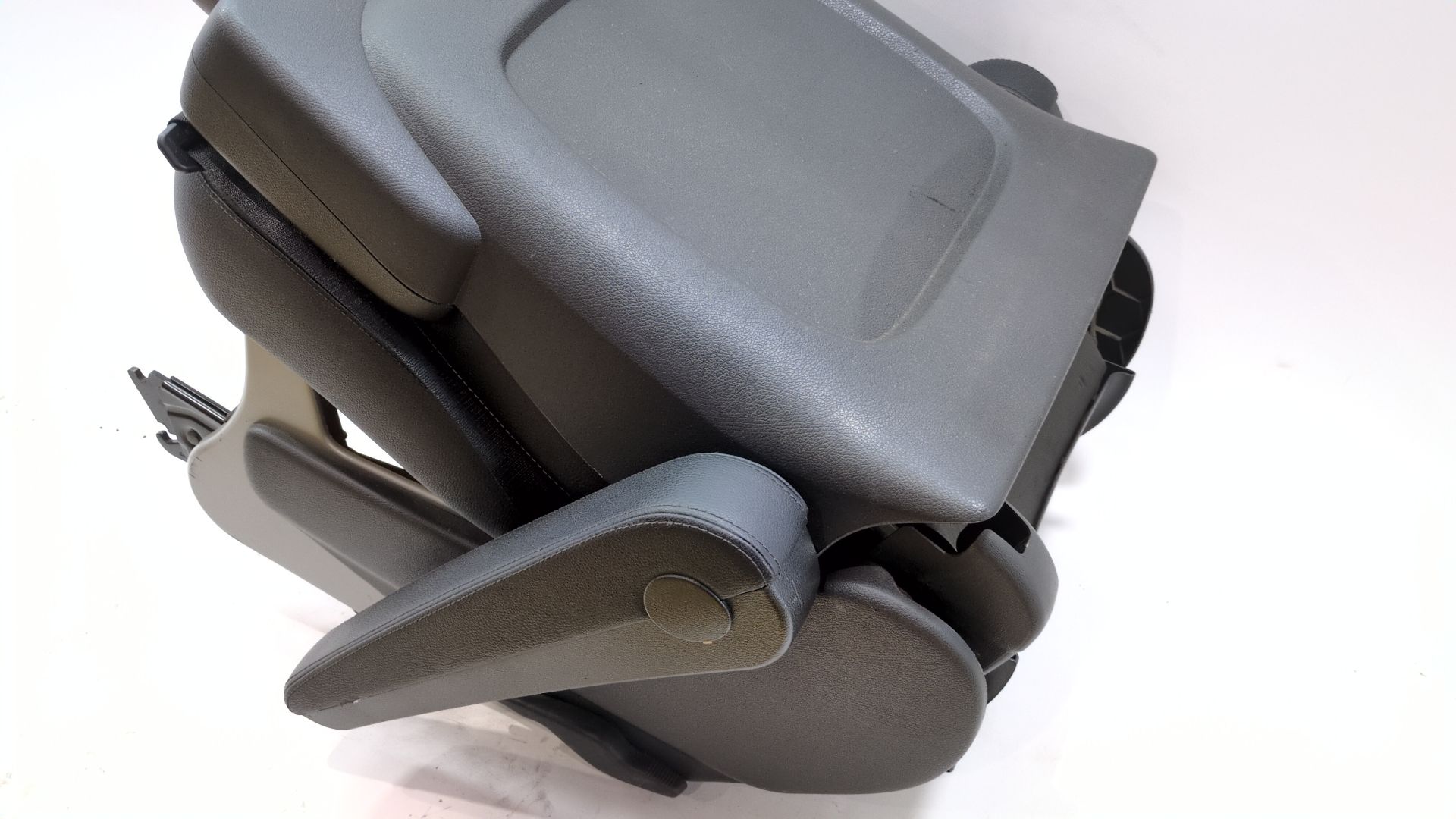 asiento_trasero_medio_a6399401801_a_639_940_18_01_mercedes_benz_viano_w639_cdi_2_2_639_811_639_813_639_815_639_711_639_713