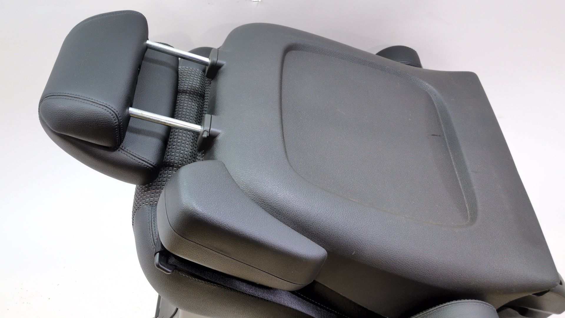 asiento_trasero_medio_a6399401801_a_639_940_18_01_mercedes_benz_viano_w639_cdi_2_2_639_811_639_813_639_815_639_711_639_713