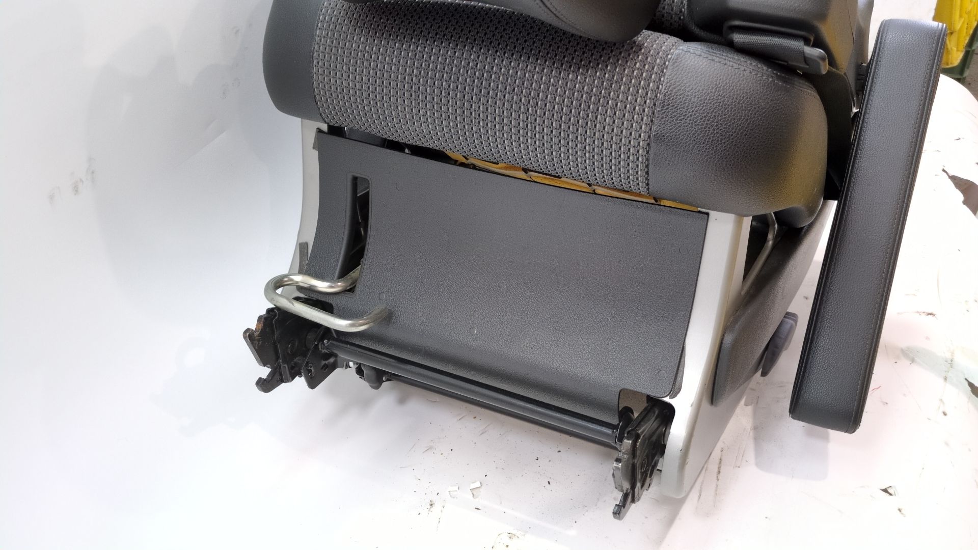 asiento_trasero_medio_a6399401801_a_639_940_18_01_mercedes_benz_viano_w639_cdi_2_2_639_811_639_813_639_815_639_711_639_713