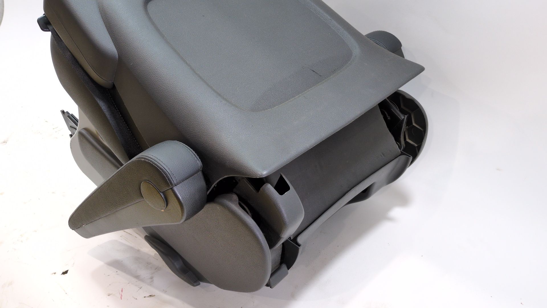 asiento_trasero_medio_a6399401801_a_639_940_18_01_mercedes_benz_viano_w639_cdi_2_2_639_811_639_813_639_815_639_711_639_713