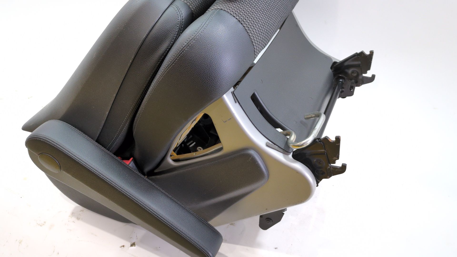 asiento_trasero_medio_a6399401801_a_639_940_18_01_mercedes_benz_viano_w639_cdi_2_2_639_811_639_813_639_815_639_711_639_713