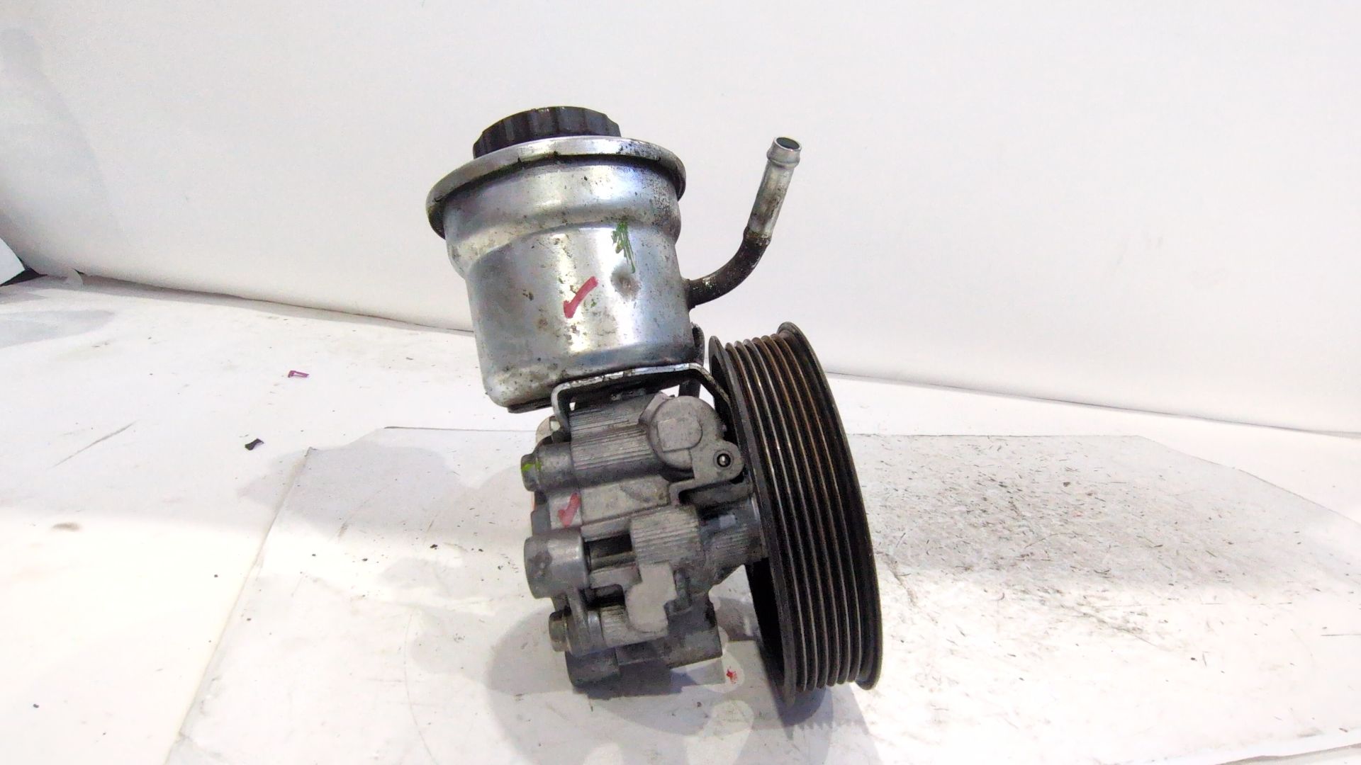 bomba_direccion_4431005120_toyota_avensis_ranchera_familiar_t27_2_2_d_4d_adt271